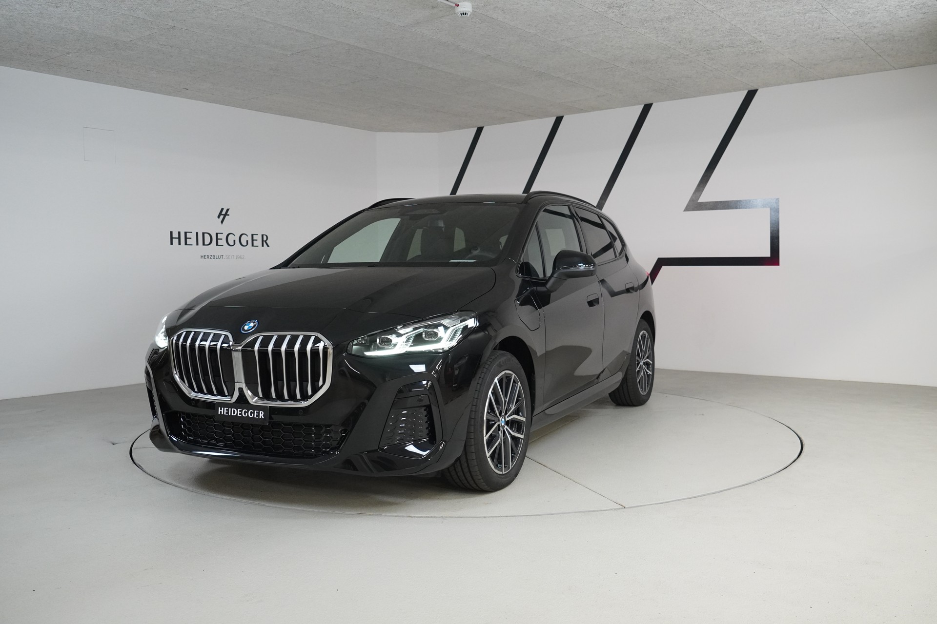 BMW 230e xDrive Active Tourer M Sport-image-0