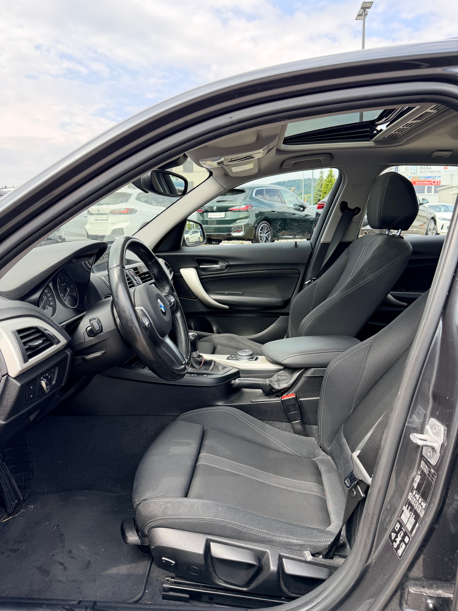 BMW 118d xDrive-image-5