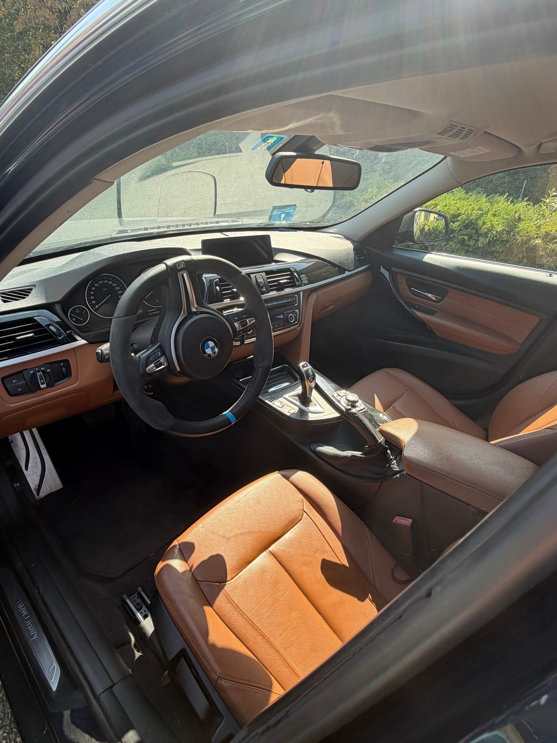 BMW 320i xDrive Luxury Line Steptronic-image-4