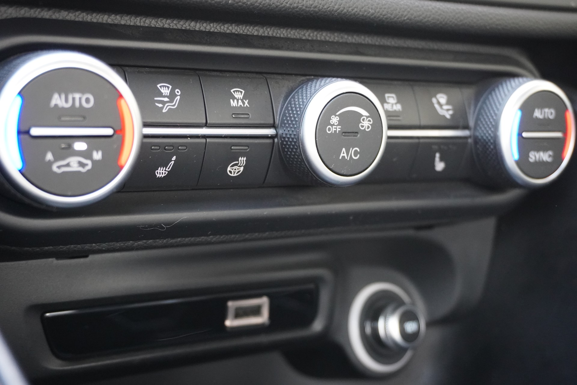 ALFA ROMEO Giulia 2.0 Super Automatic-image-10