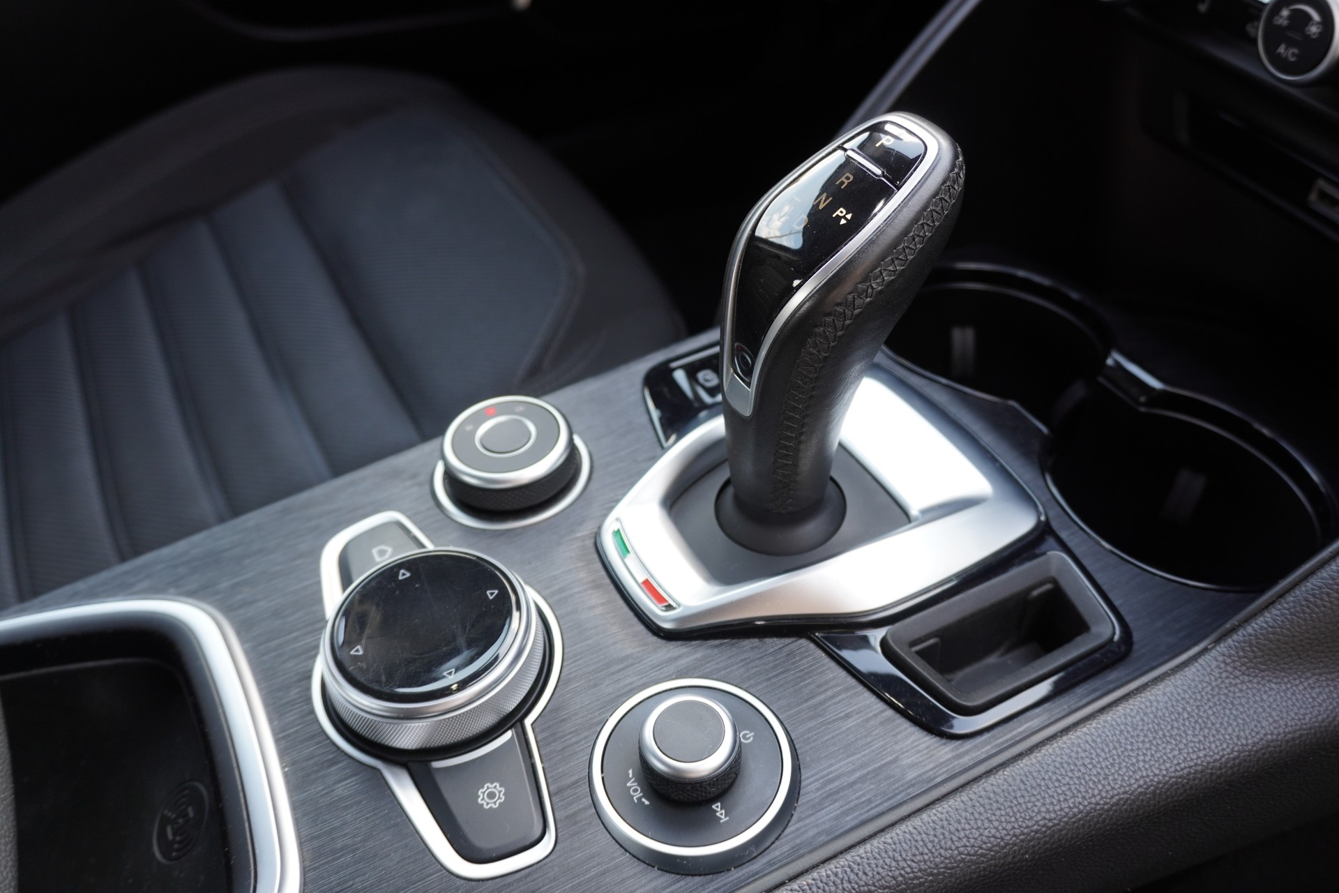 ALFA ROMEO Giulia 2.0 Super Automatic-image-12