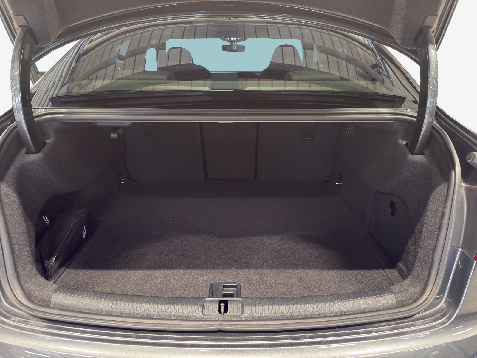 AUDI RS3 Limousine 2.5 TSI quattro S-tronic-image-12