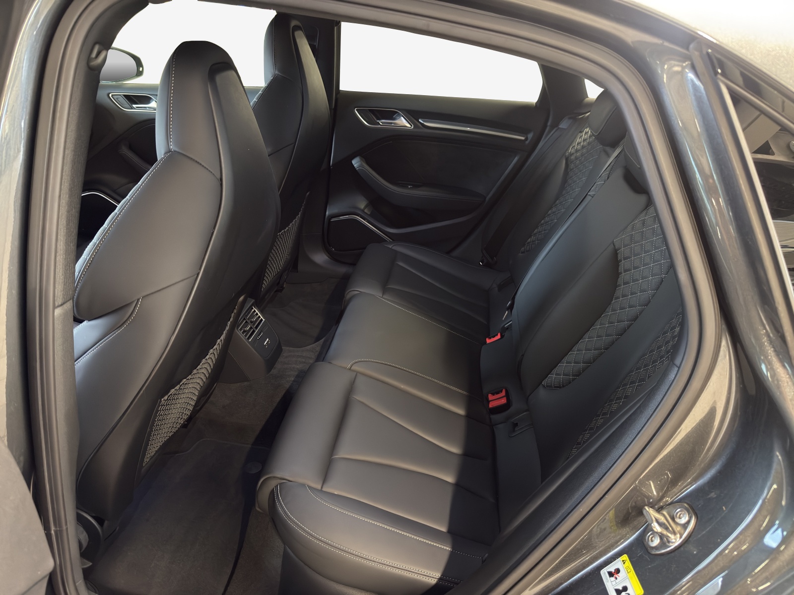 AUDI RS3 Limousine 2.5 TSI quattro S-tronic-image-11