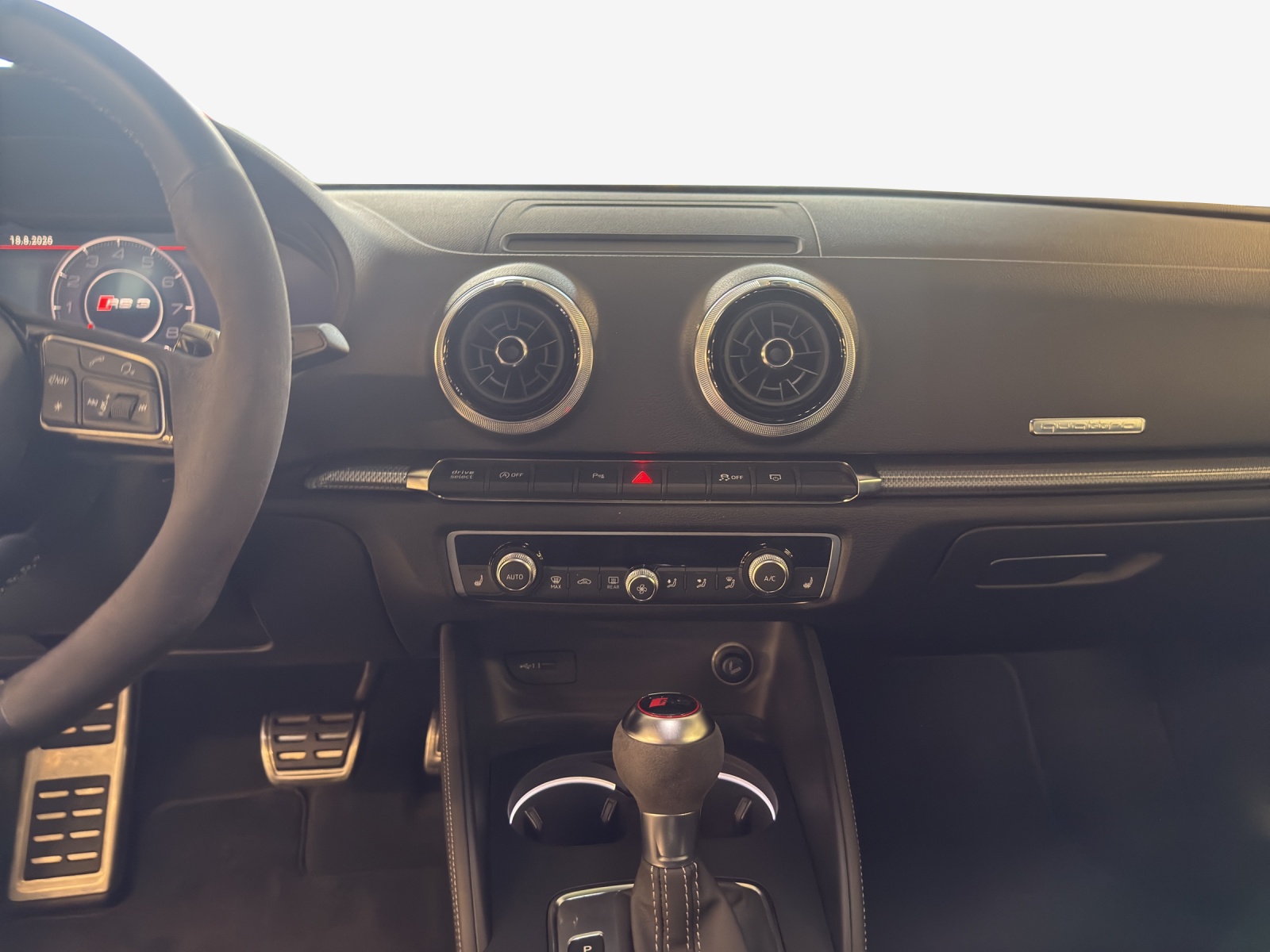 AUDI RS3 Limousine 2.5 TSI quattro S-tronic-image-10