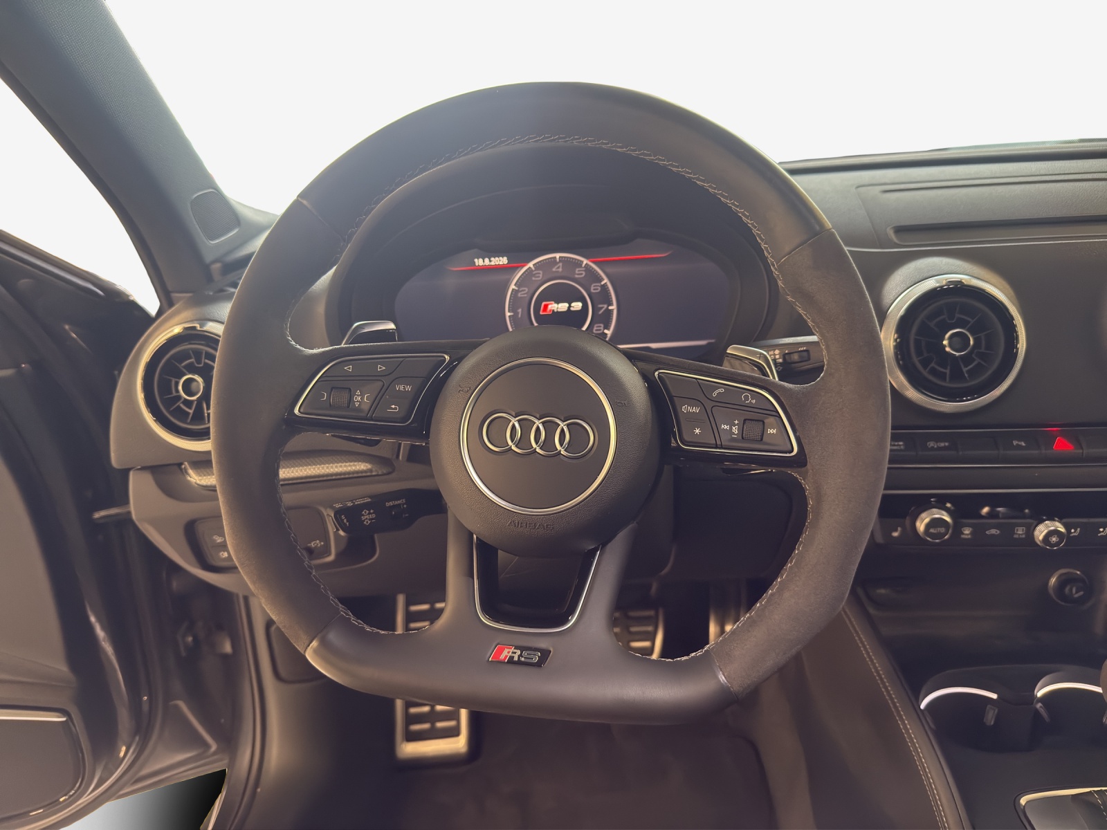 AUDI RS3 Limousine 2.5 TSI quattro S-tronic-image-9