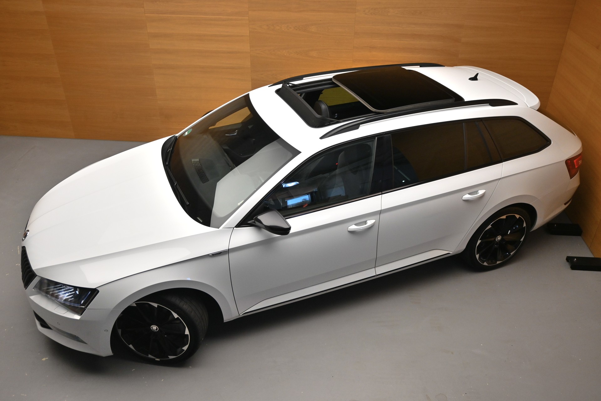 SKODA Superb Combi 2.0 TSI SportLine+ 4x4 DSG-image-1