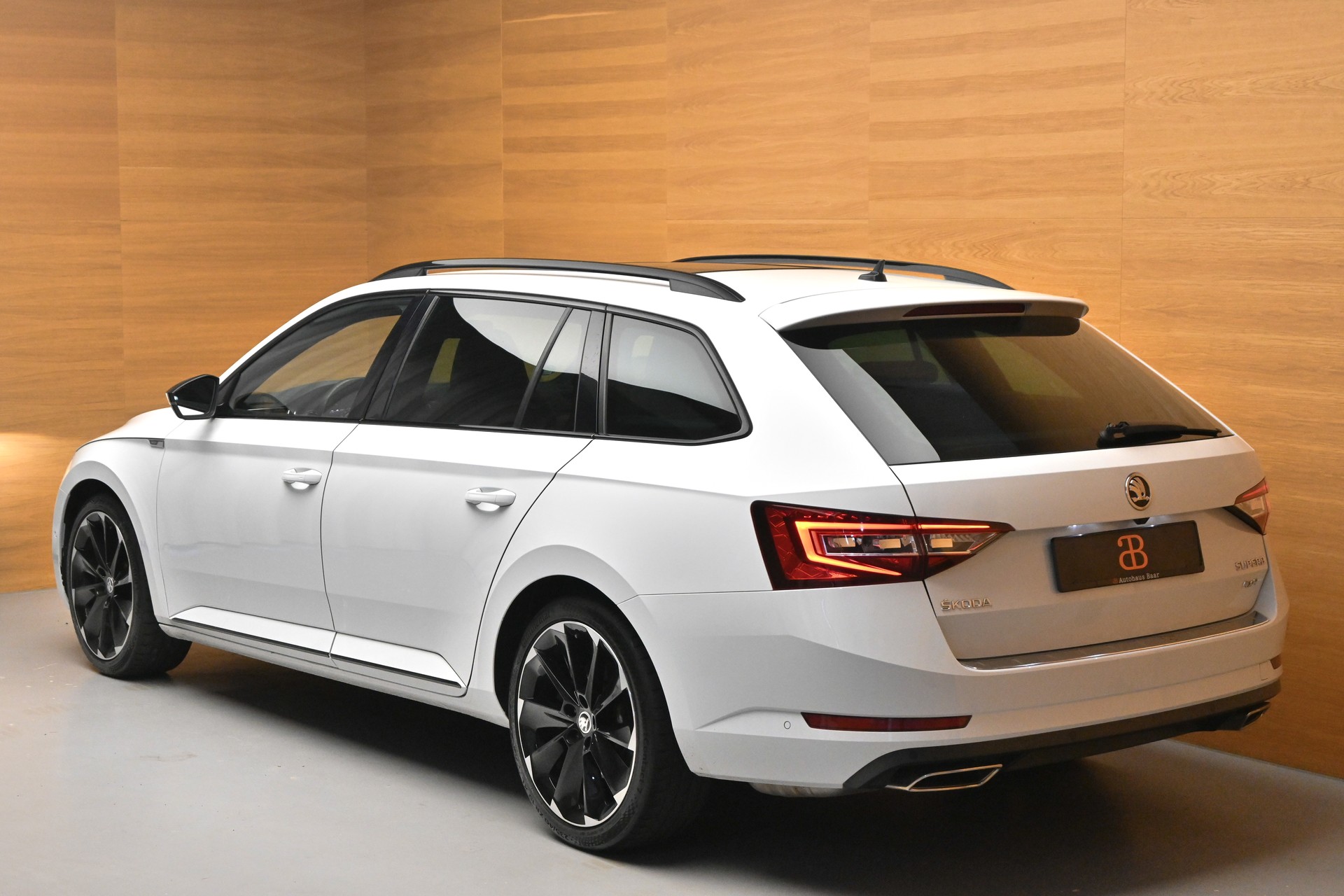SKODA Superb Combi 2.0 TSI SportLine+ 4x4 DSG-image-4