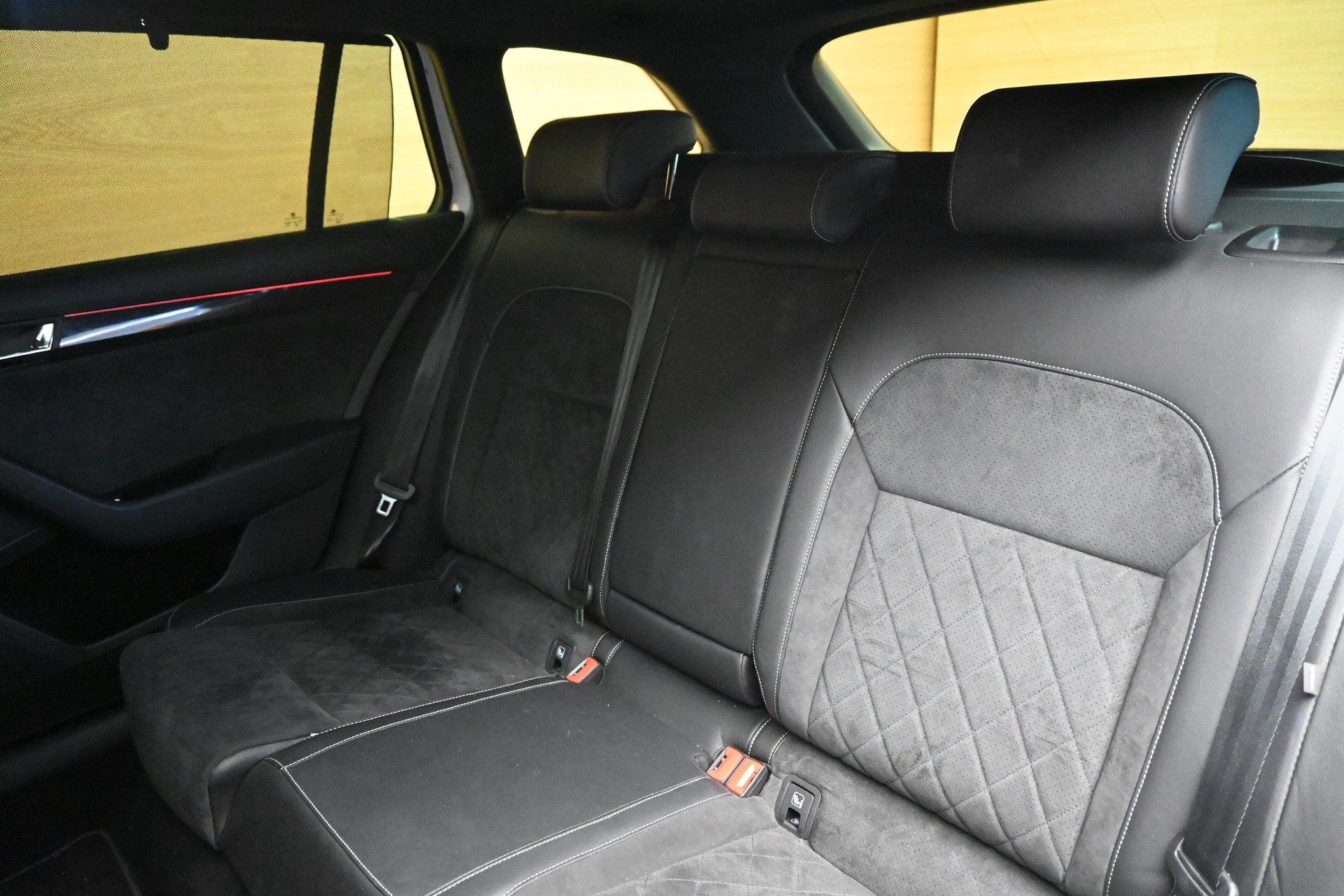 SKODA Superb Combi 2.0 TSI SportLine+ 4x4 DSG-image-6