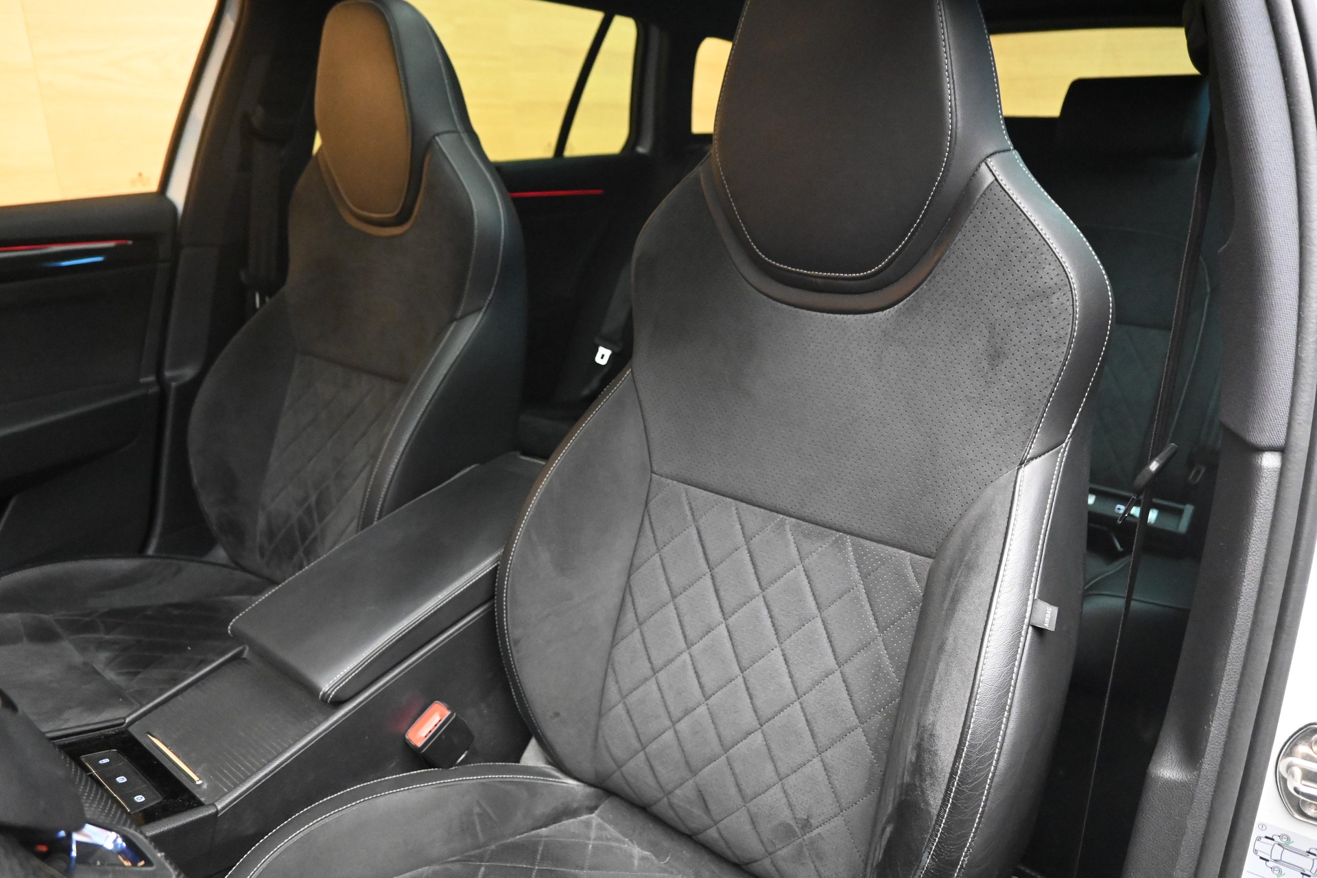 SKODA Superb Combi 2.0 TSI SportLine+ 4x4 DSG-image-5