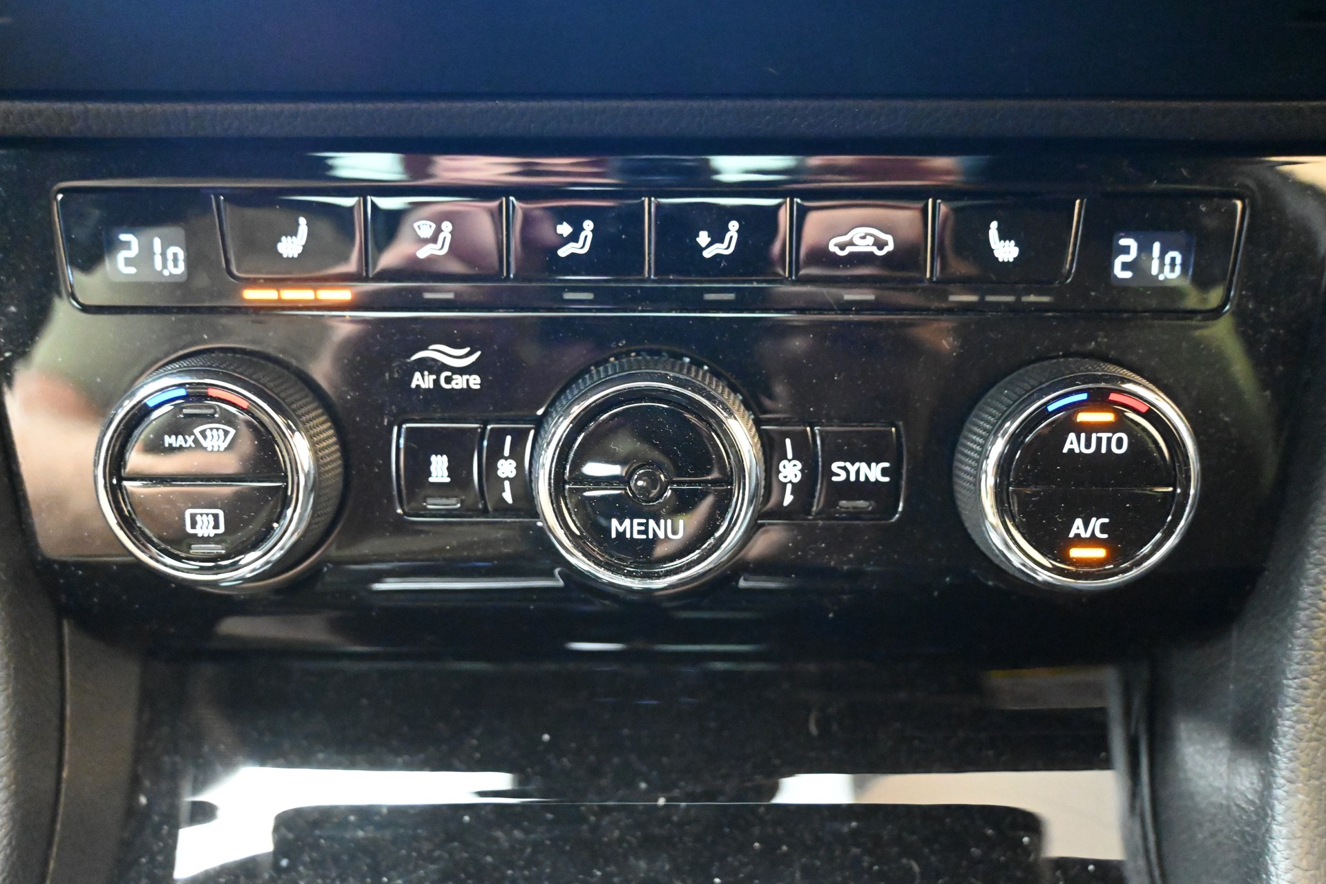 SKODA Superb Combi 2.0 TSI SportLine+ 4x4 DSG-image-12