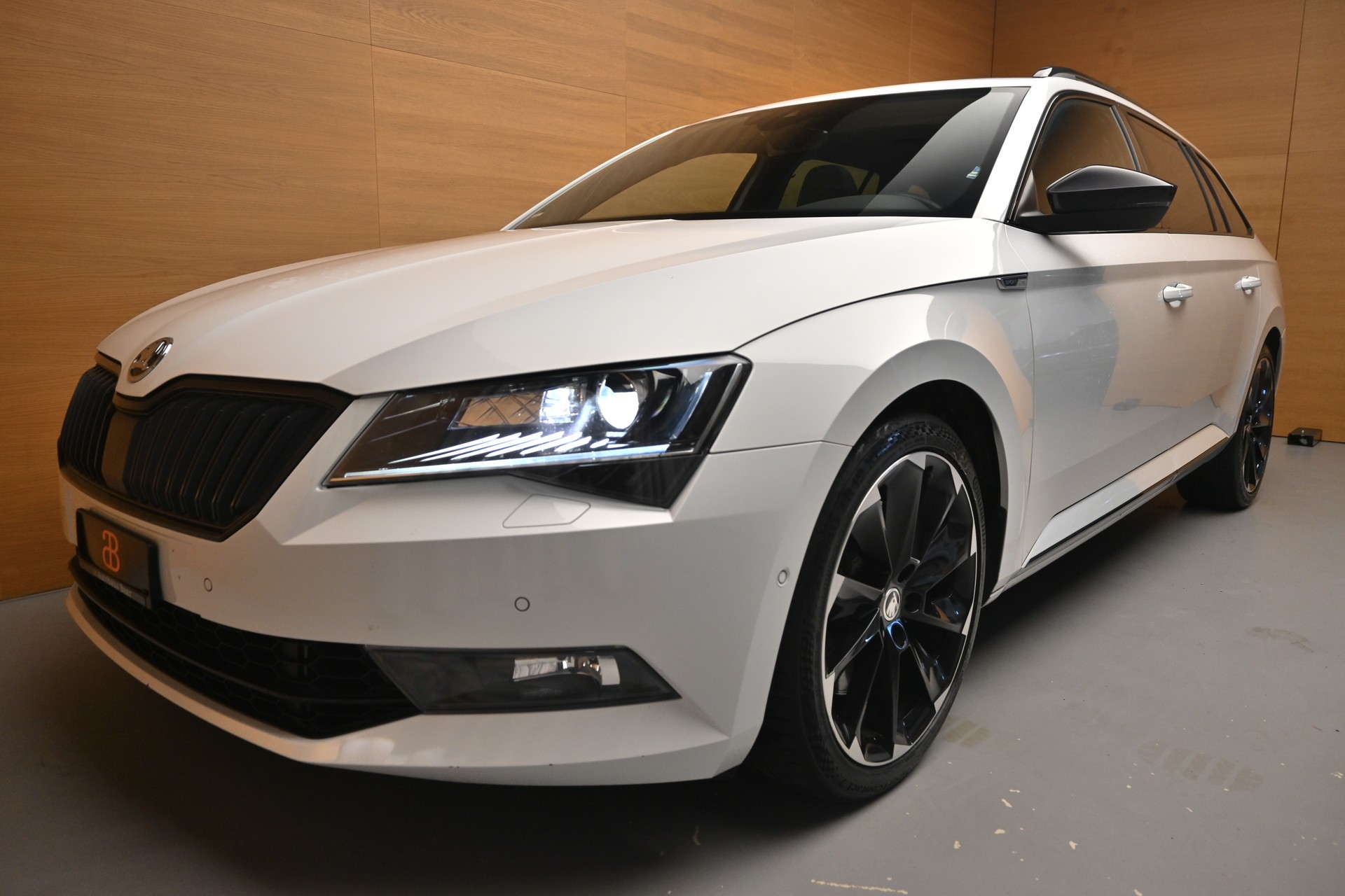 SKODA Superb Combi 2.0 TSI SportLine+ 4x4 DSG-image-2