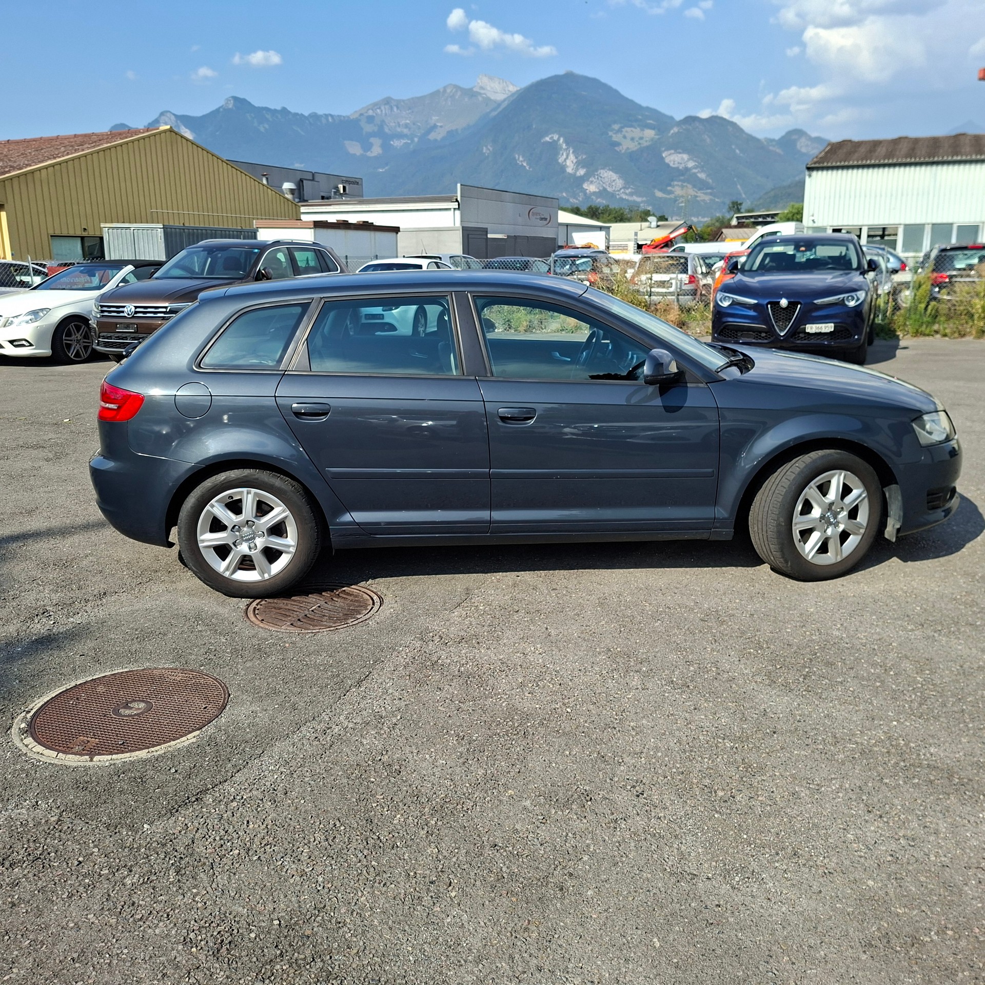 AUDI A3 Sportback 2.0 TFSI Ambition quattro S-tronic-image-2
