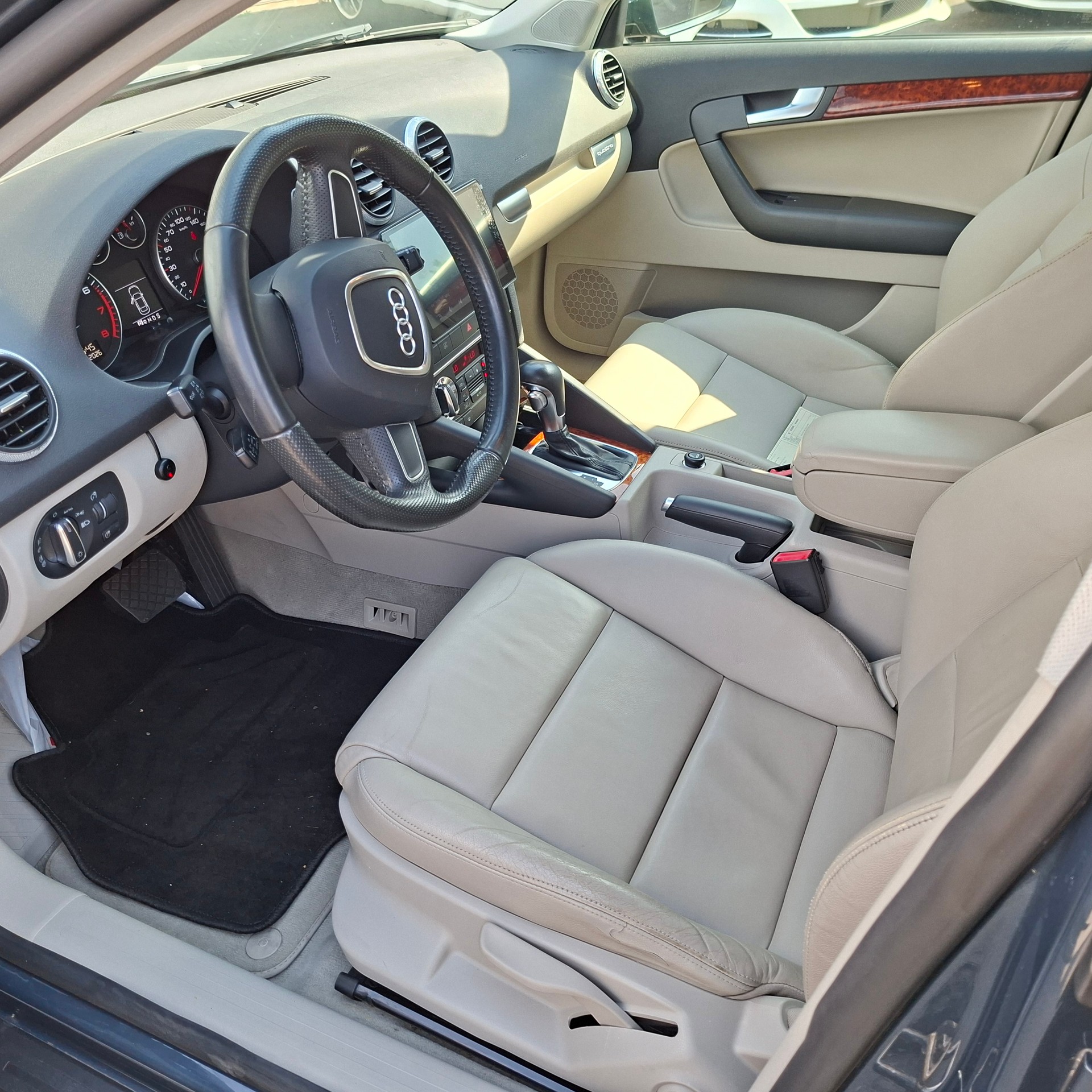 AUDI A3 Sportback 2.0 TFSI Ambition quattro S-tronic-image-9