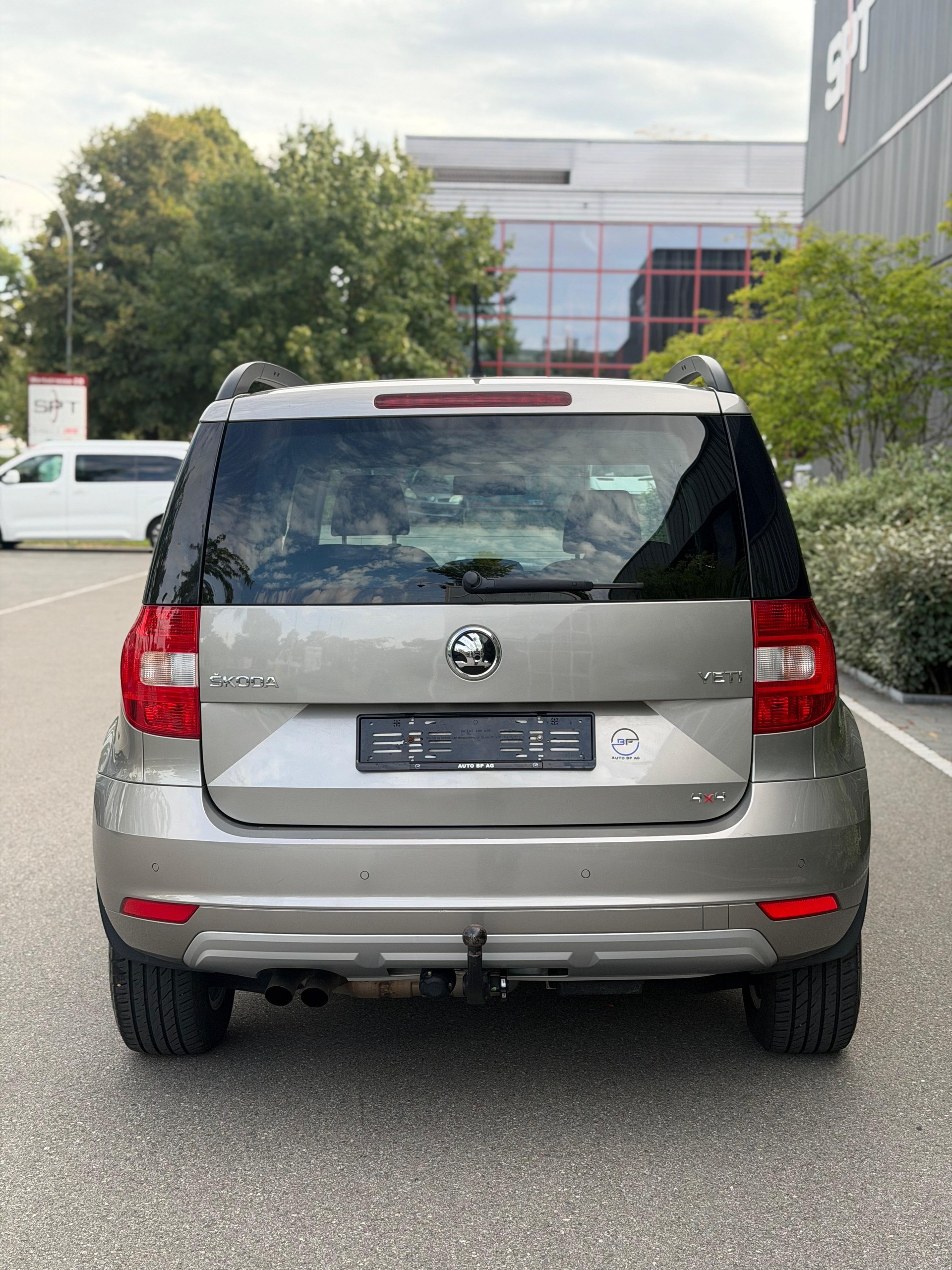 SKODA Yeti 2.0 TDI Ambition 4x4 DSG-image-6