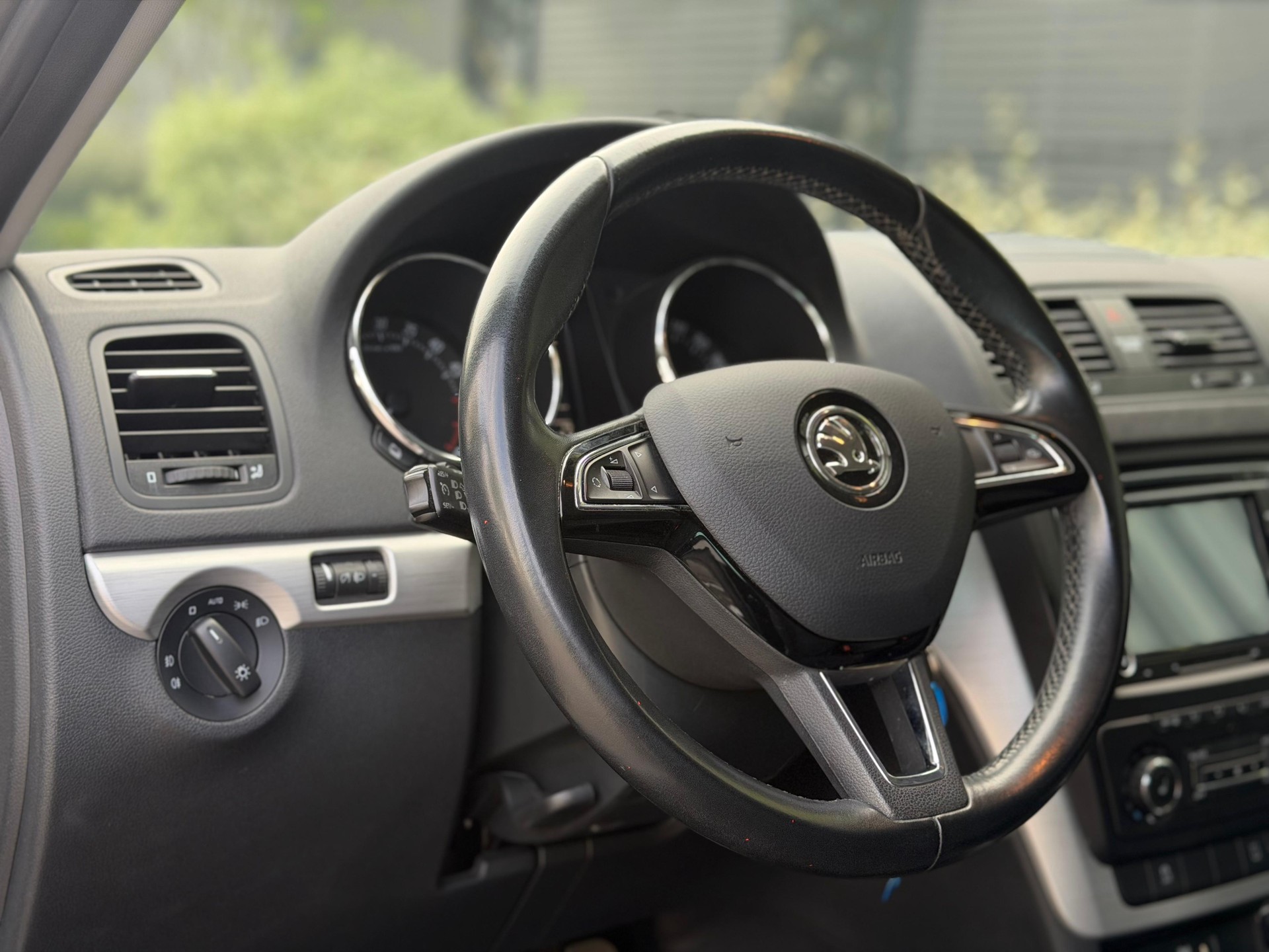 SKODA Yeti 2.0 TDI Ambition 4x4 DSG-image-11