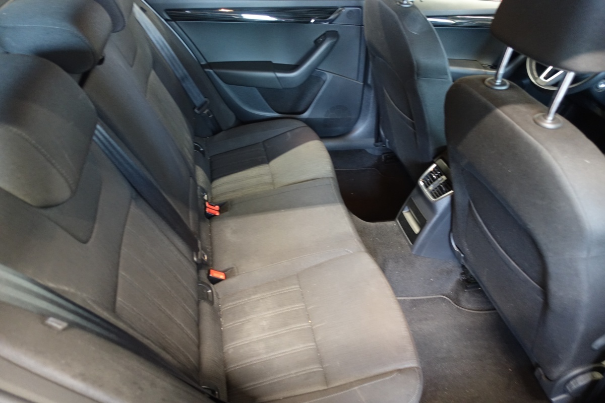SKODA Octavia Combi 1.4 TSI G-tec Style CNG DSG-image-10