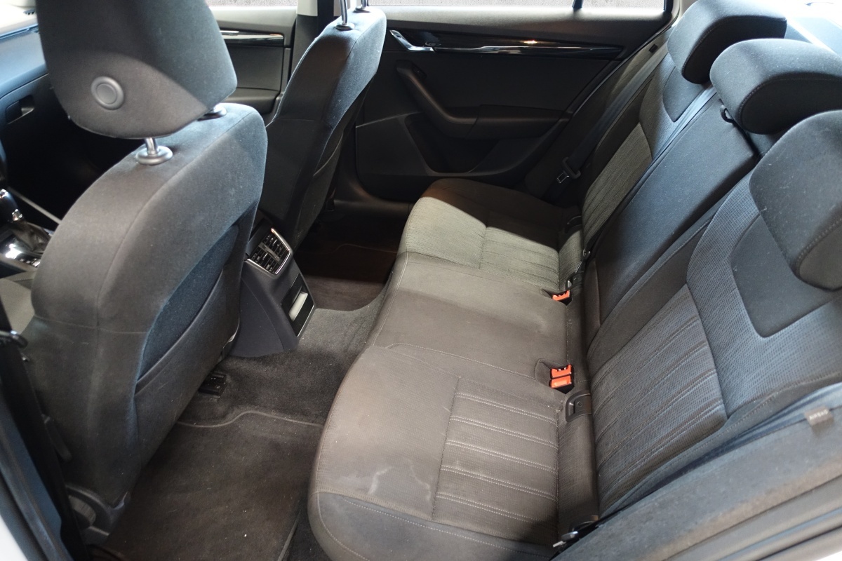SKODA Octavia Combi 1.4 TSI G-tec Style CNG DSG-image-9