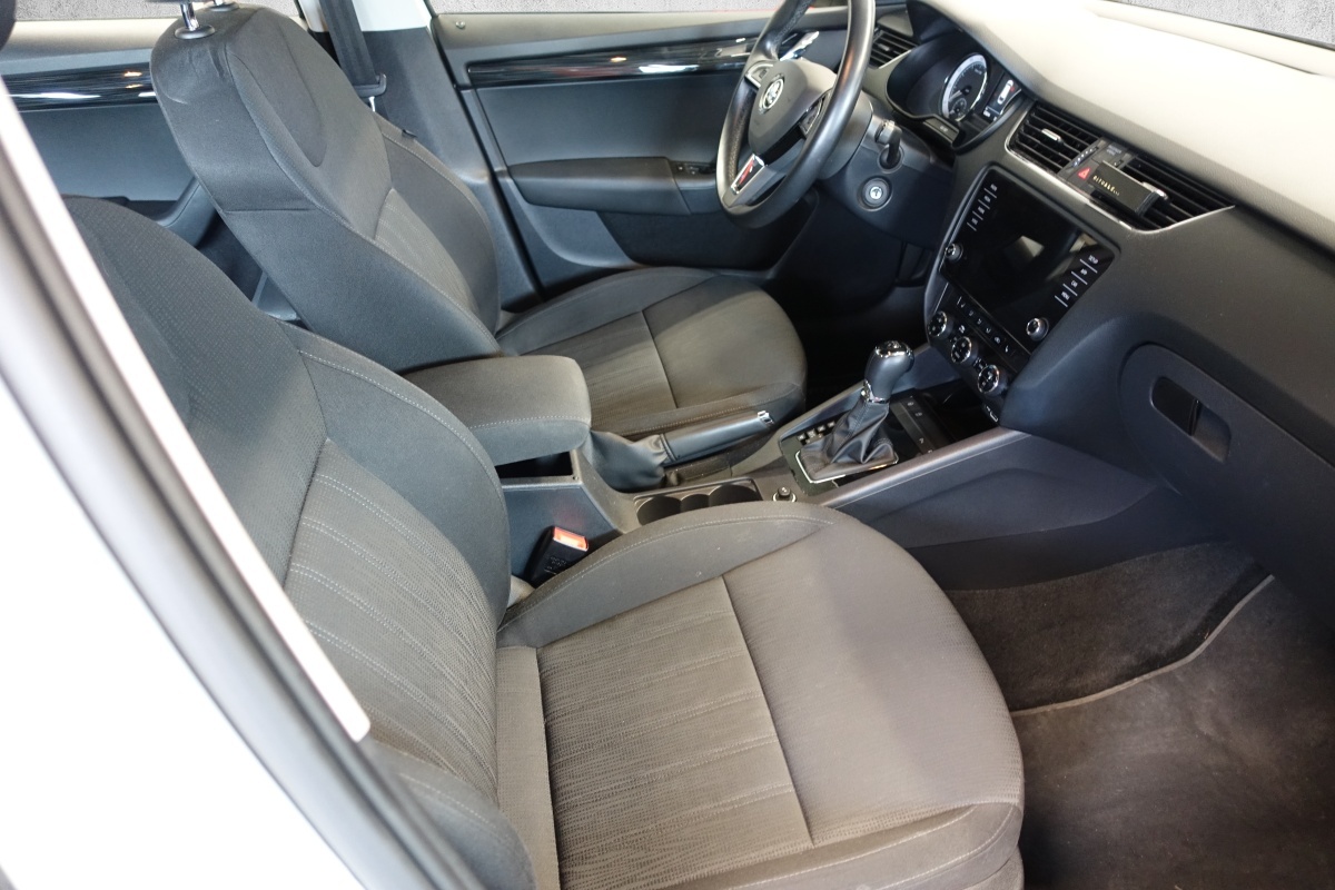 SKODA Octavia Combi 1.4 TSI G-tec Style CNG DSG-image-11