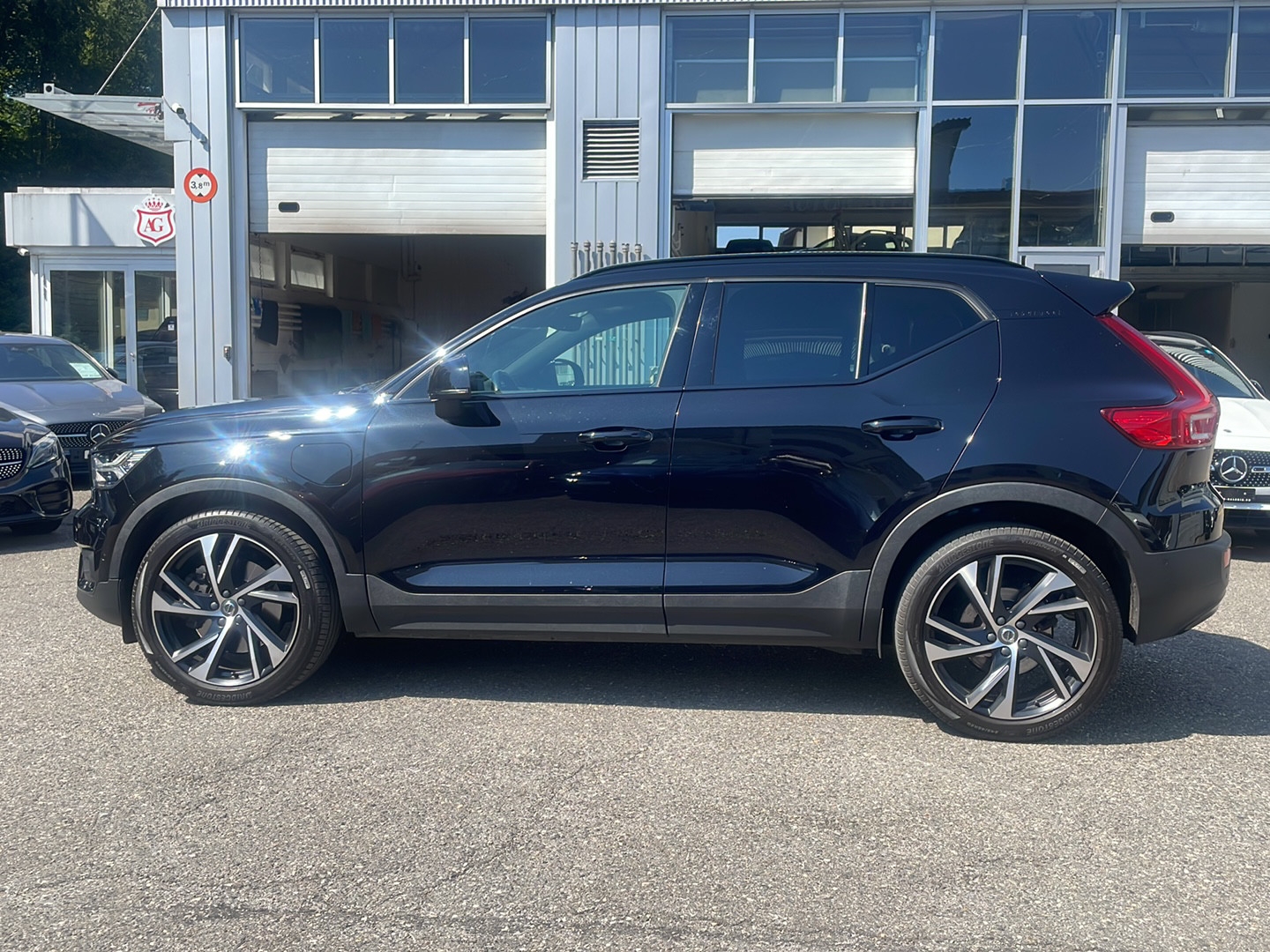 VOLVO XC40 T5 TwE R-Design DCT-image-1