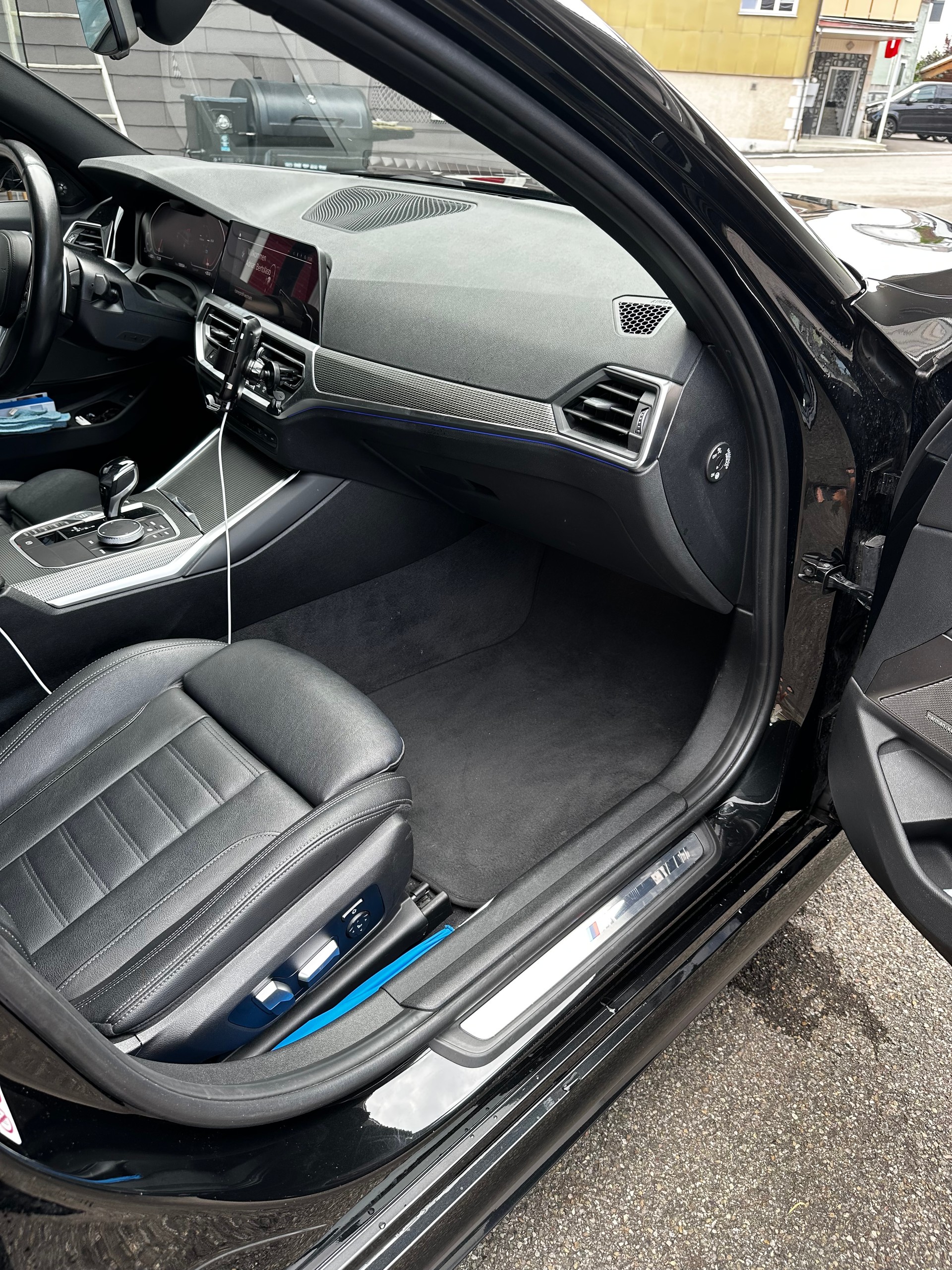 BMW 320d xDrive-image-4