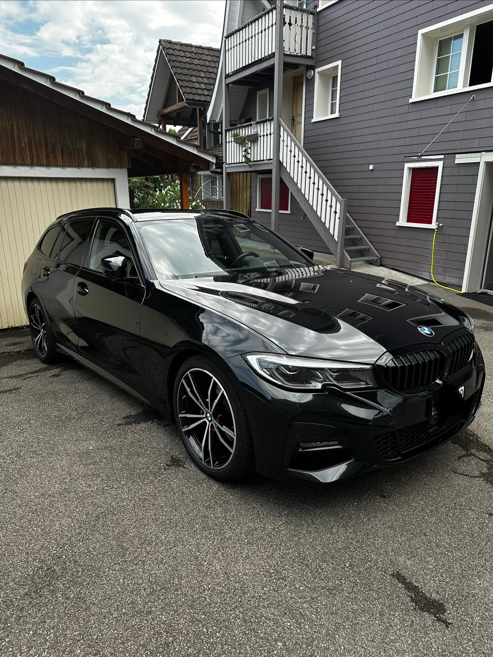 BMW 320d xDrive-image-1