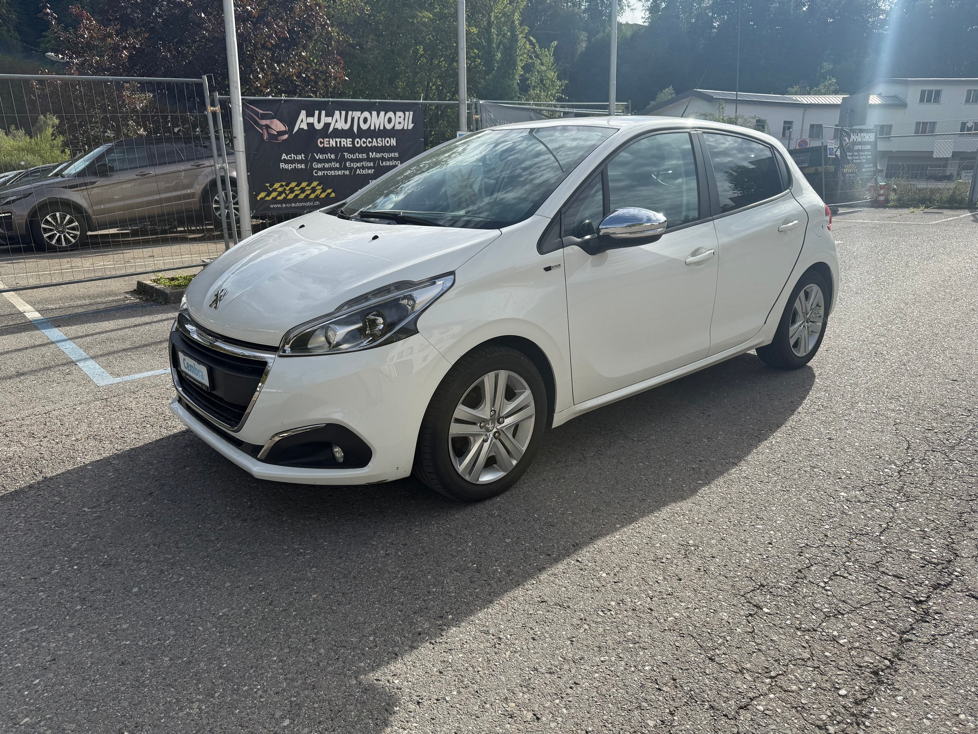 PEUGEOT 208 1.2 PureTech Style-image-2