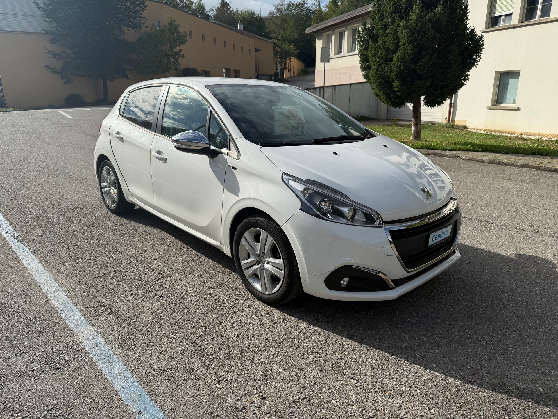 PEUGEOT 208 1.2 PureTech Style-image-0