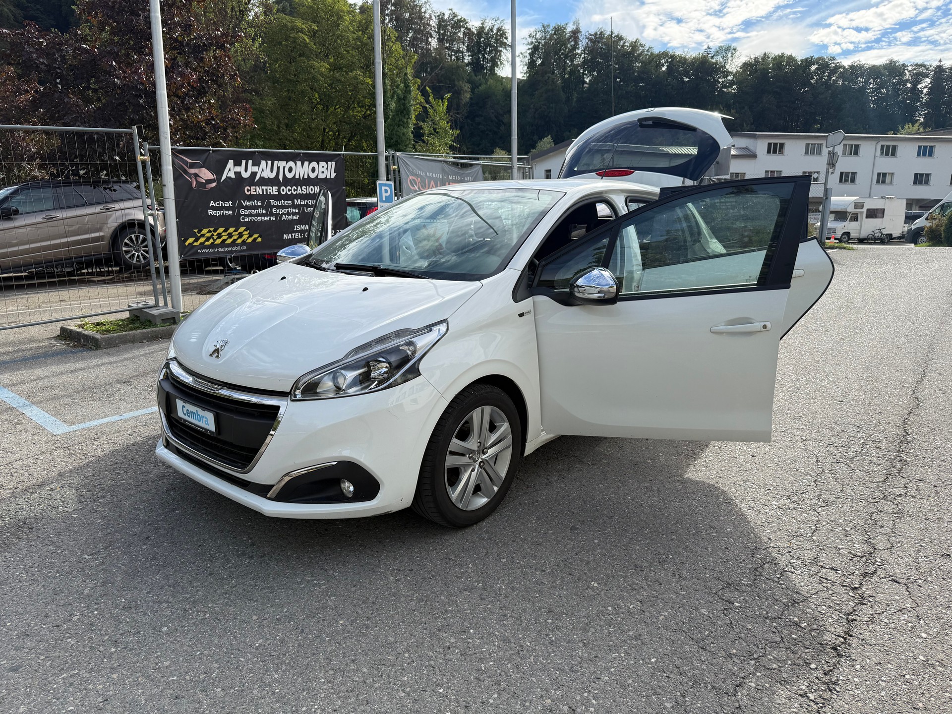 PEUGEOT 208 1.2 PureTech Style-image-15