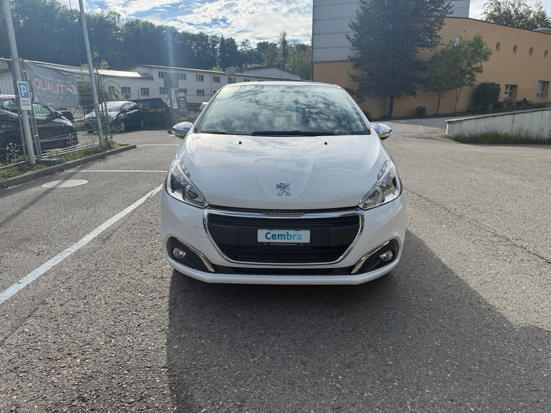 PEUGEOT 208 1.2 PureTech Style-image-1