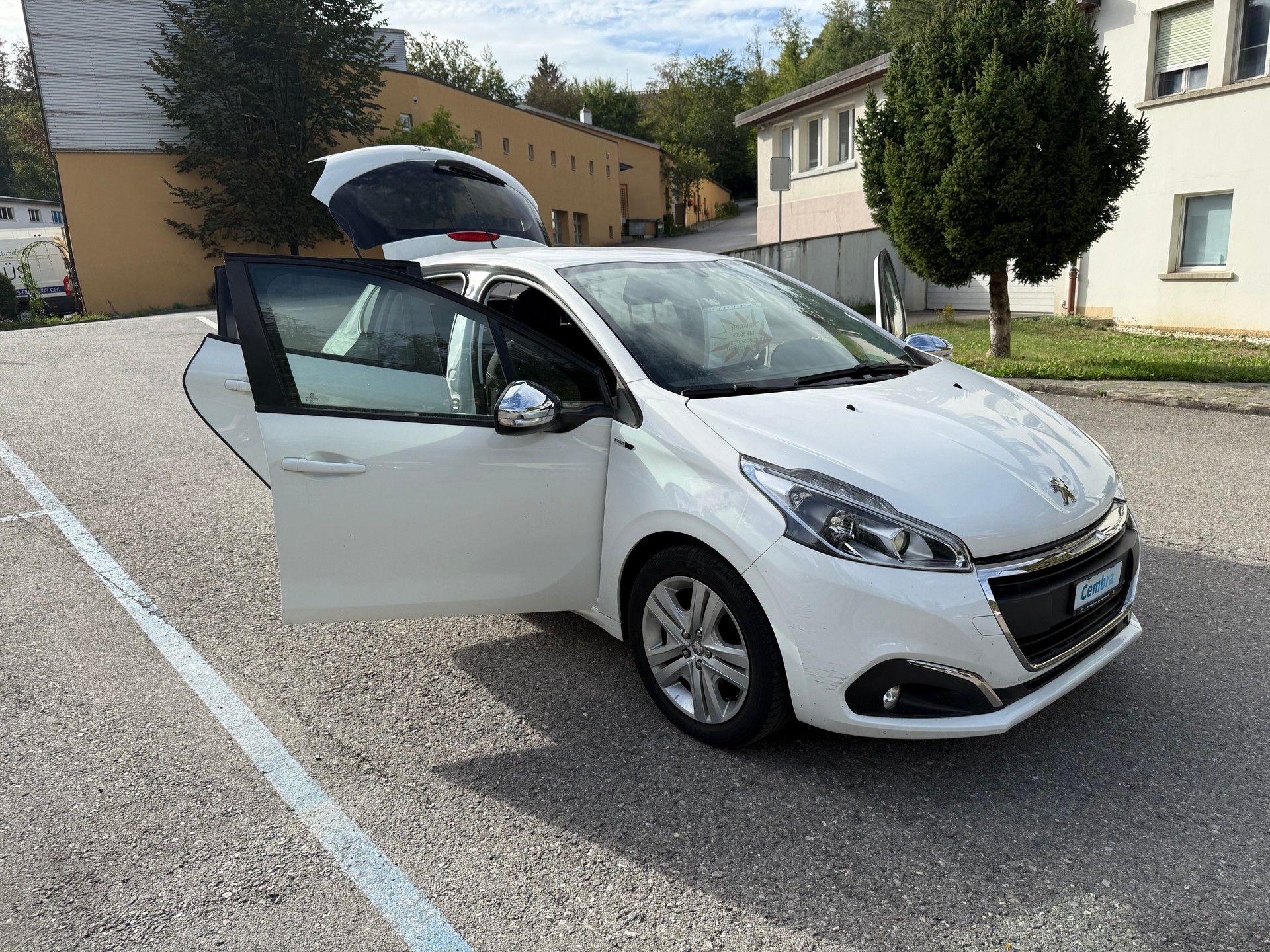 PEUGEOT 208 1.2 PureTech Style-image-21