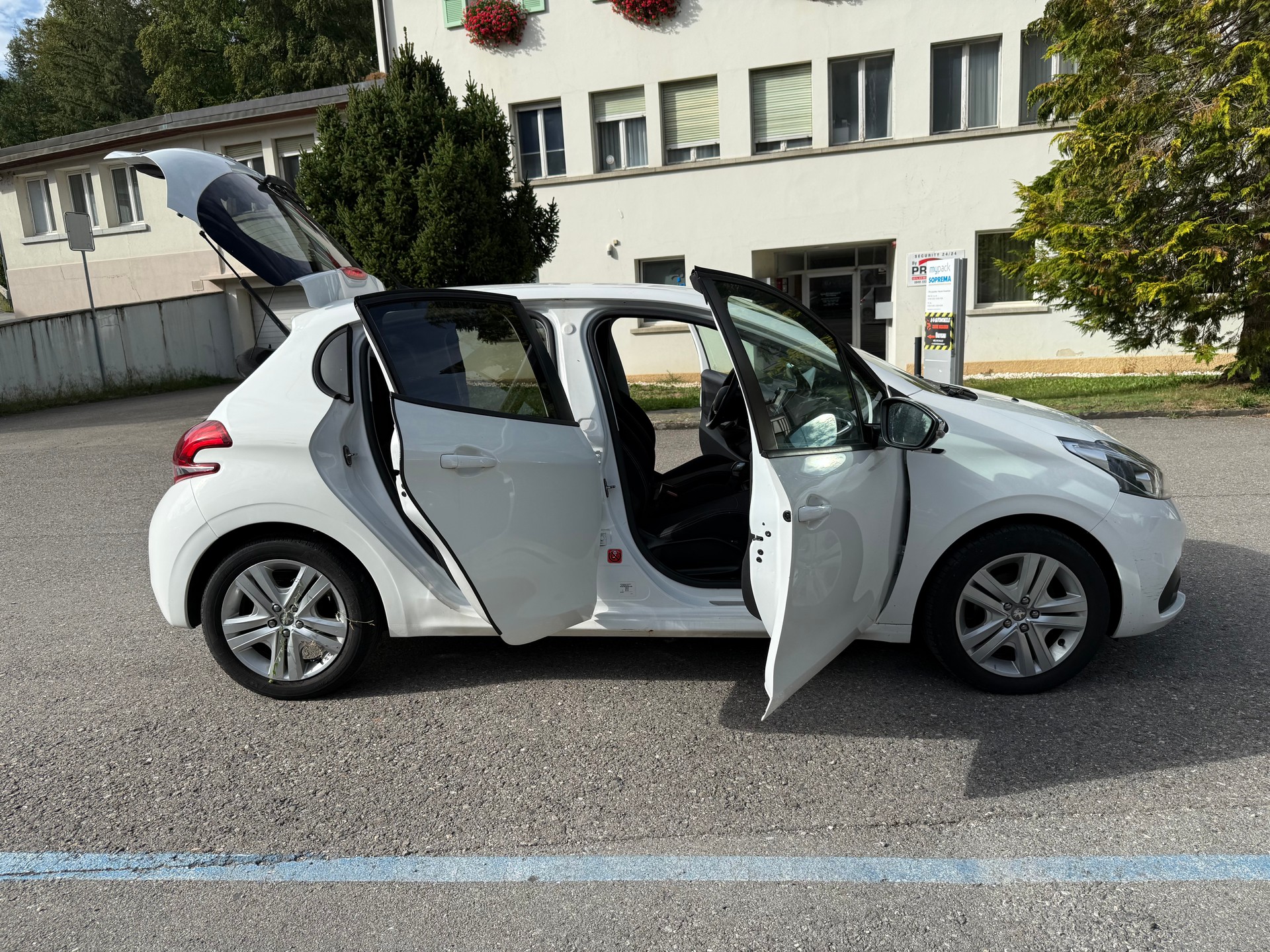 PEUGEOT 208 1.2 PureTech Style-image-20
