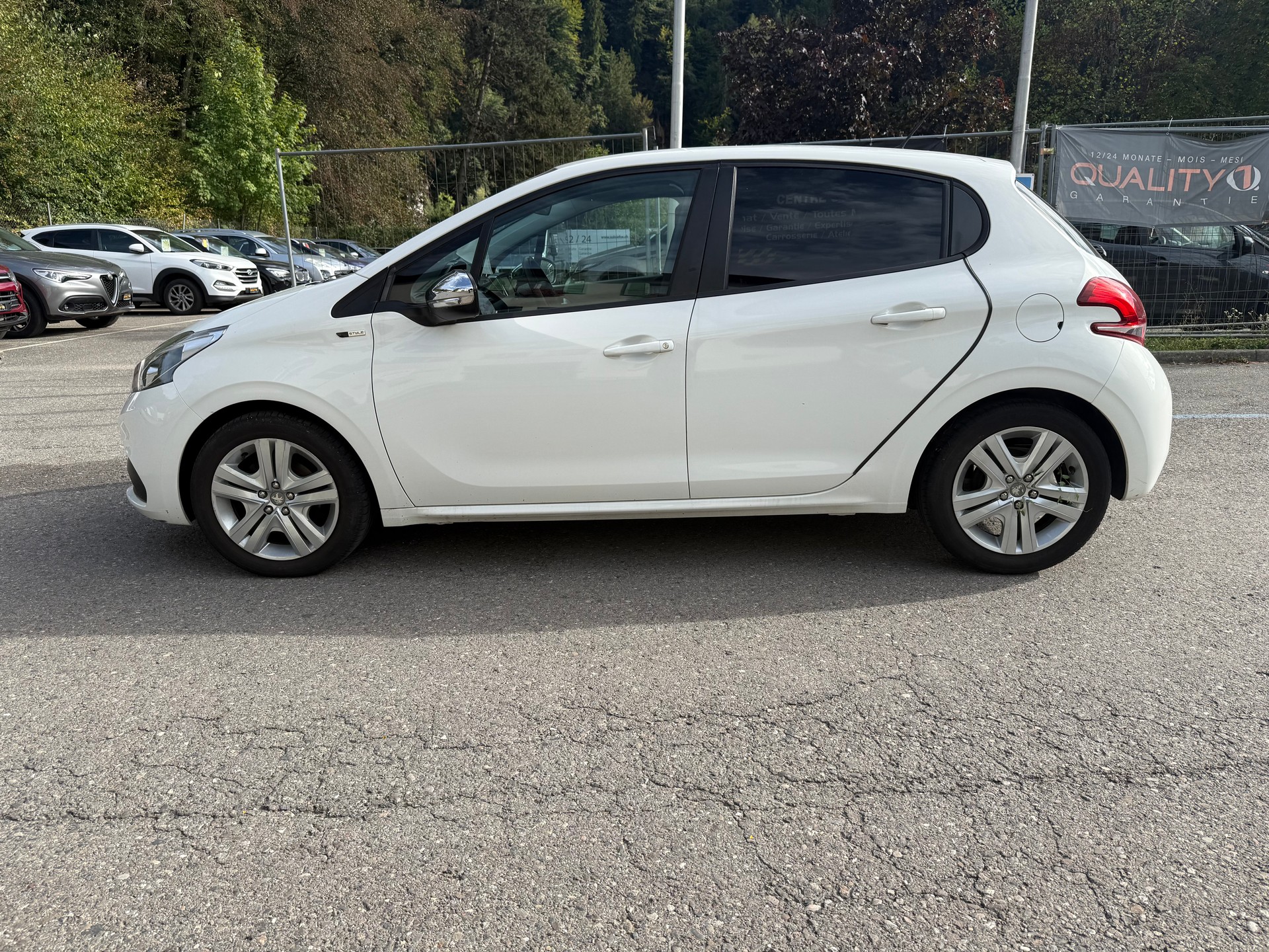 PEUGEOT 208 1.2 PureTech Style-image-3