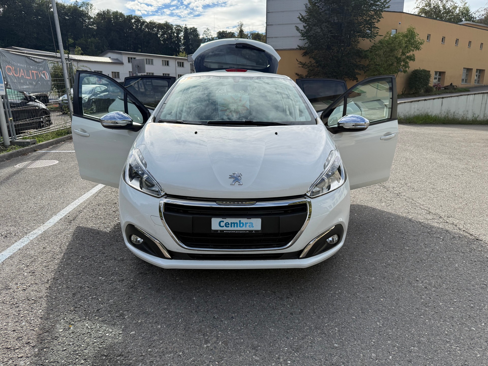PEUGEOT 208 1.2 PureTech Style-image-14
