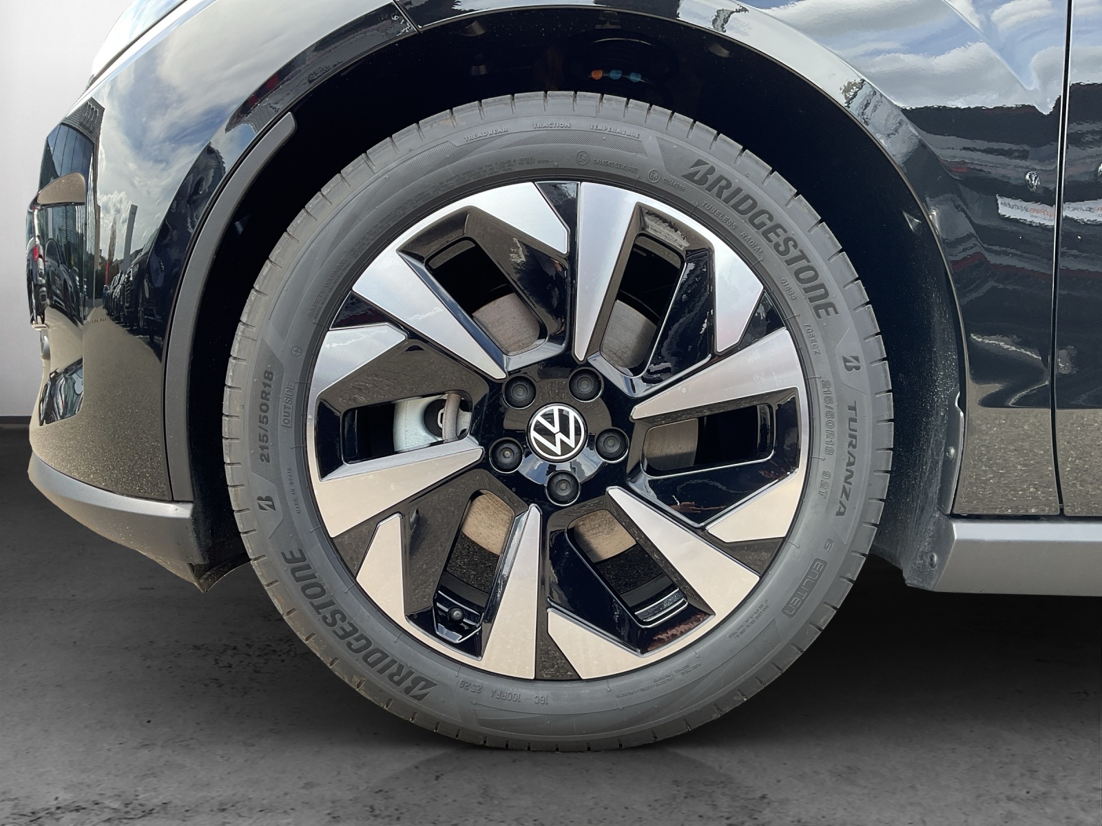VW ID.Polo 52 kWh Life Edition One-image-12