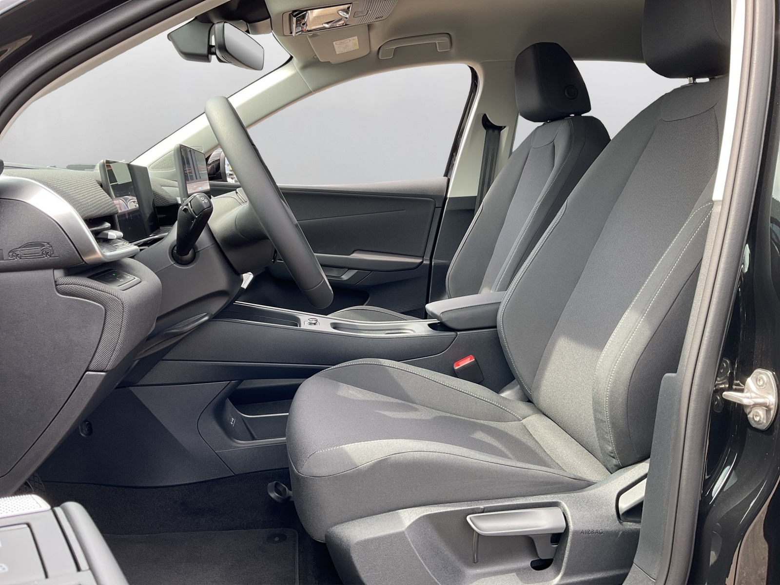 VW ID.Polo 52 kWh Life Edition One-image-9