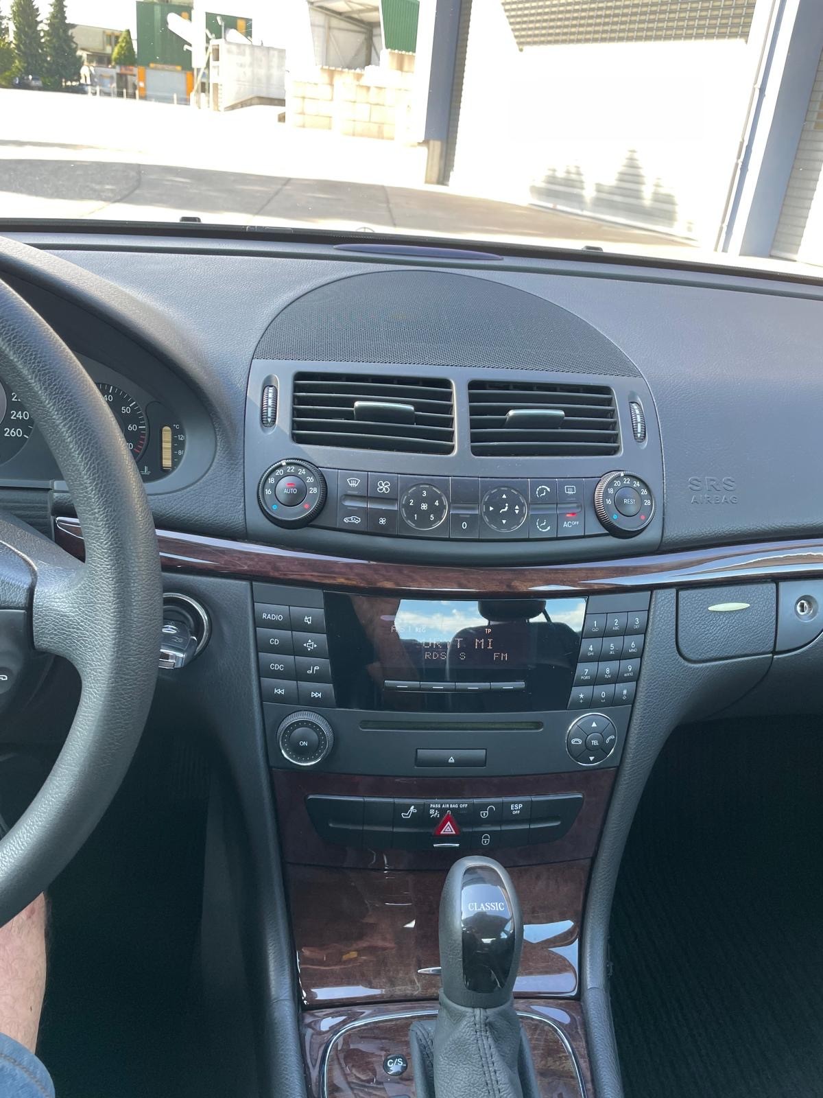 MERCEDES-BENZ E 200 Kompressor Classic-image-6