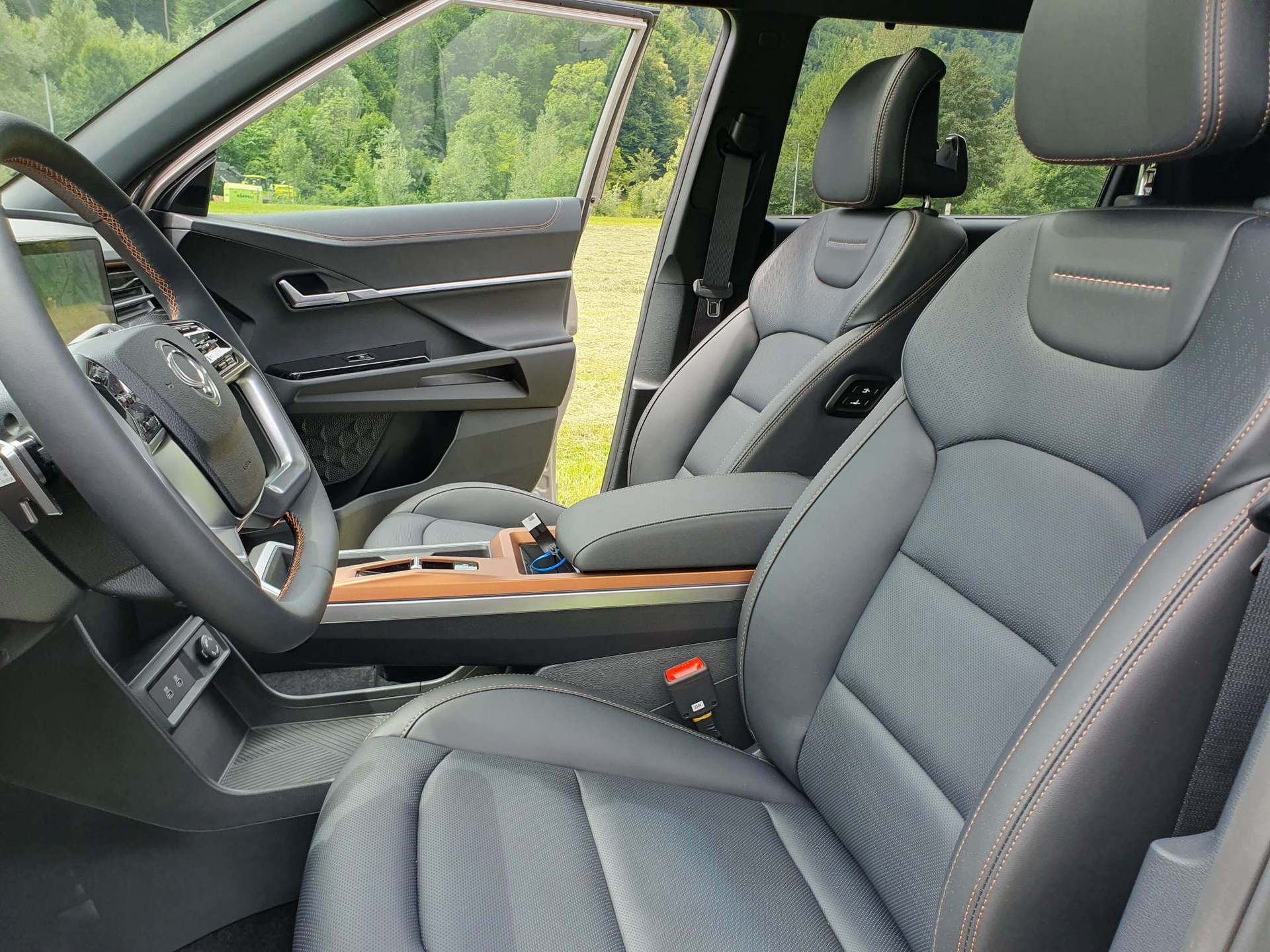 KGM-SsangYong Torres EVX Titanium Luxury-image-12