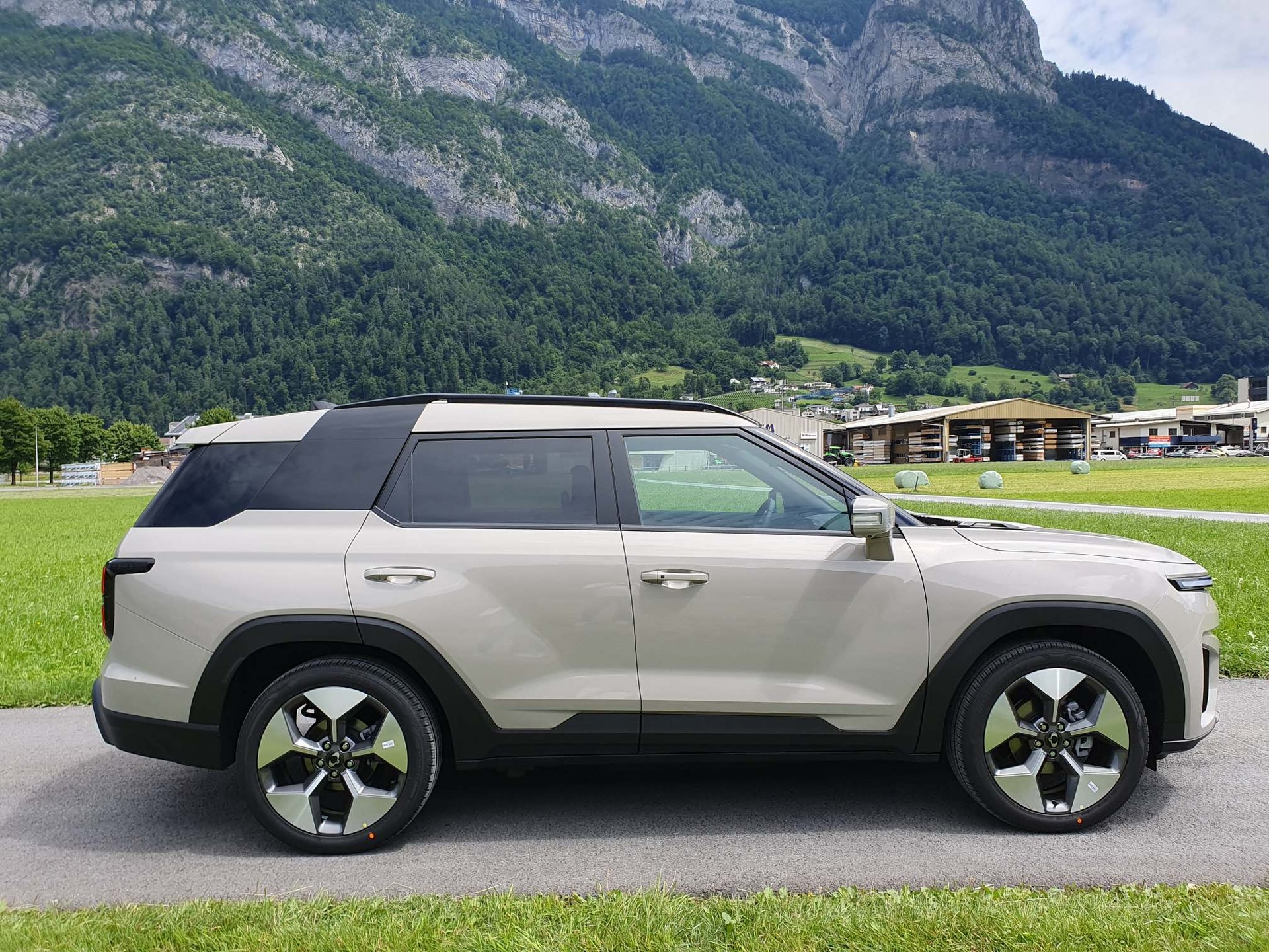 KGM-SsangYong Torres EVX Titanium Luxury-image-6