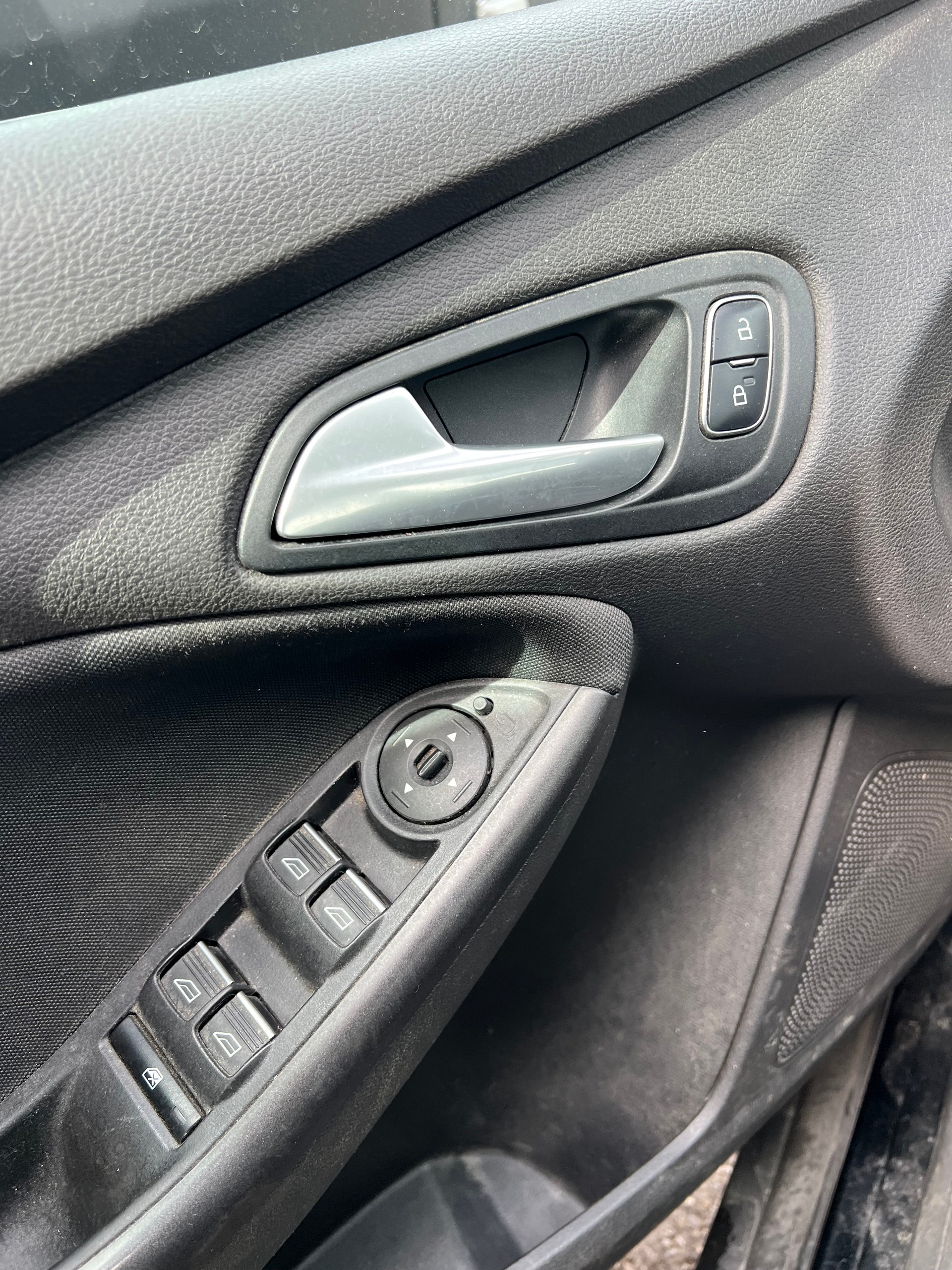 FORD Focus 1.0 SCTi Trend Automatic-image-8