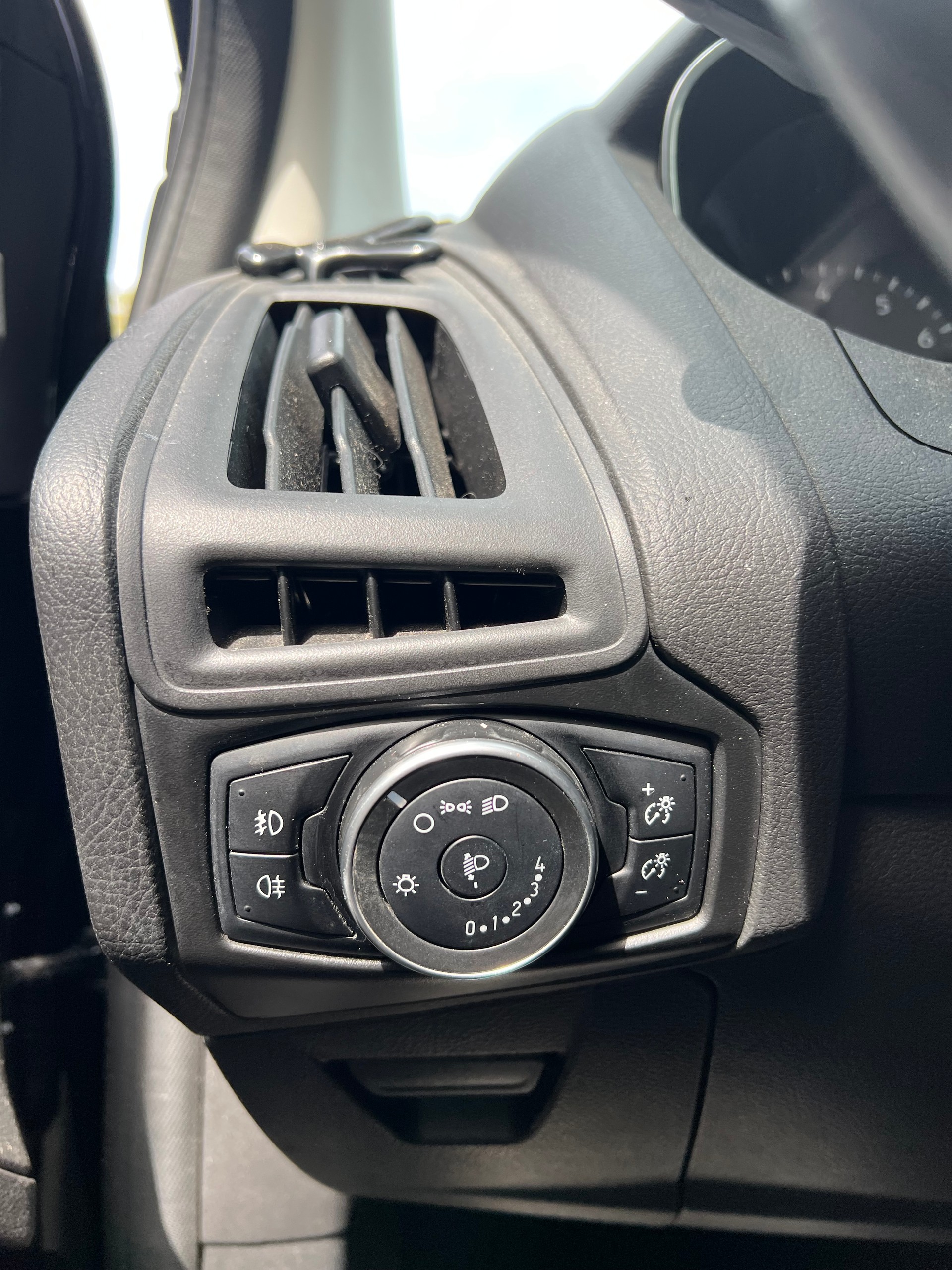 FORD Focus 1.0 SCTi Trend Automatic-image-9