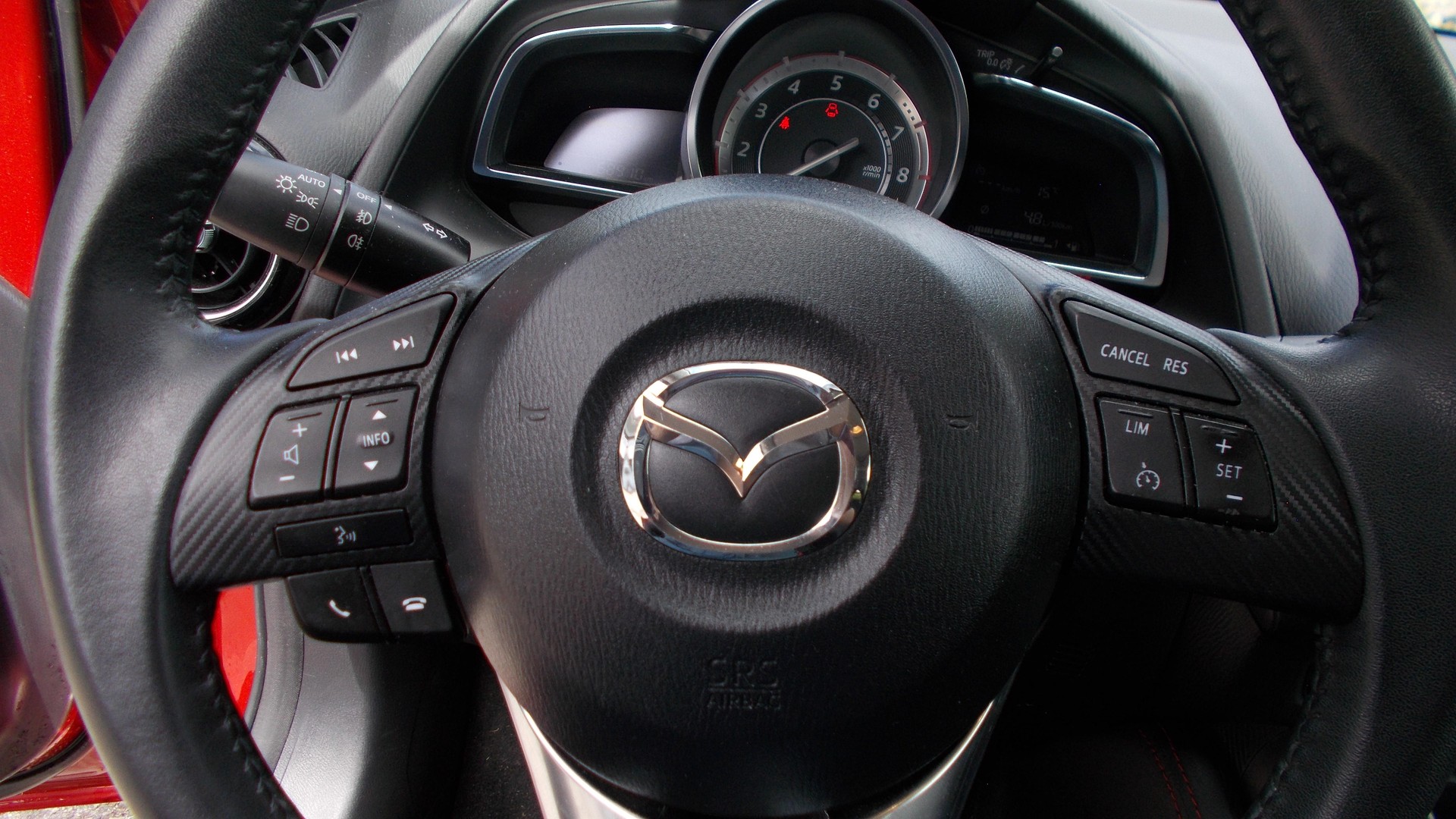 MAZDA 2 1.5i 16V Skyactiv-G Revolution-image-13