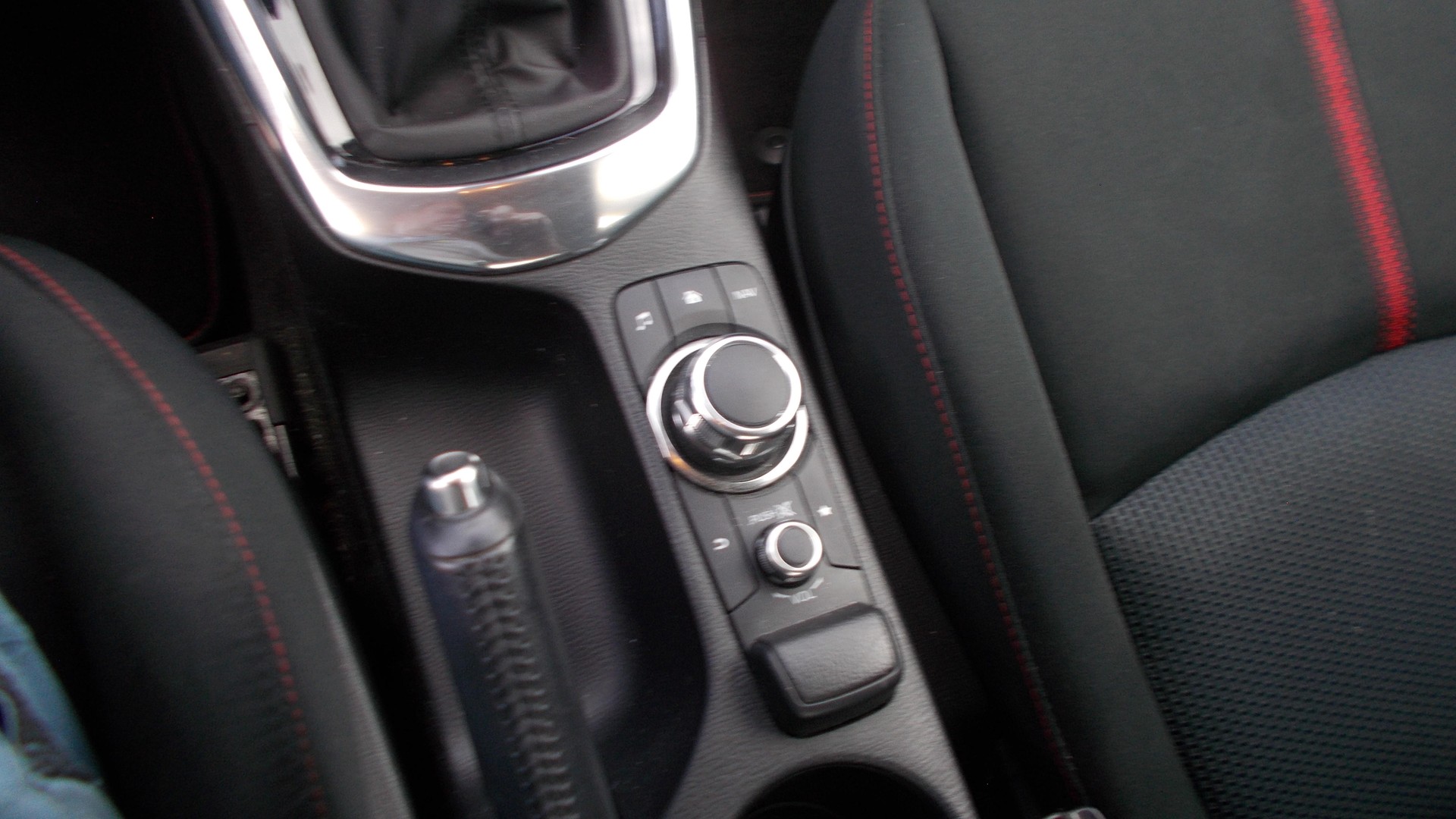 MAZDA 2 1.5i 16V Skyactiv-G Revolution-image-10