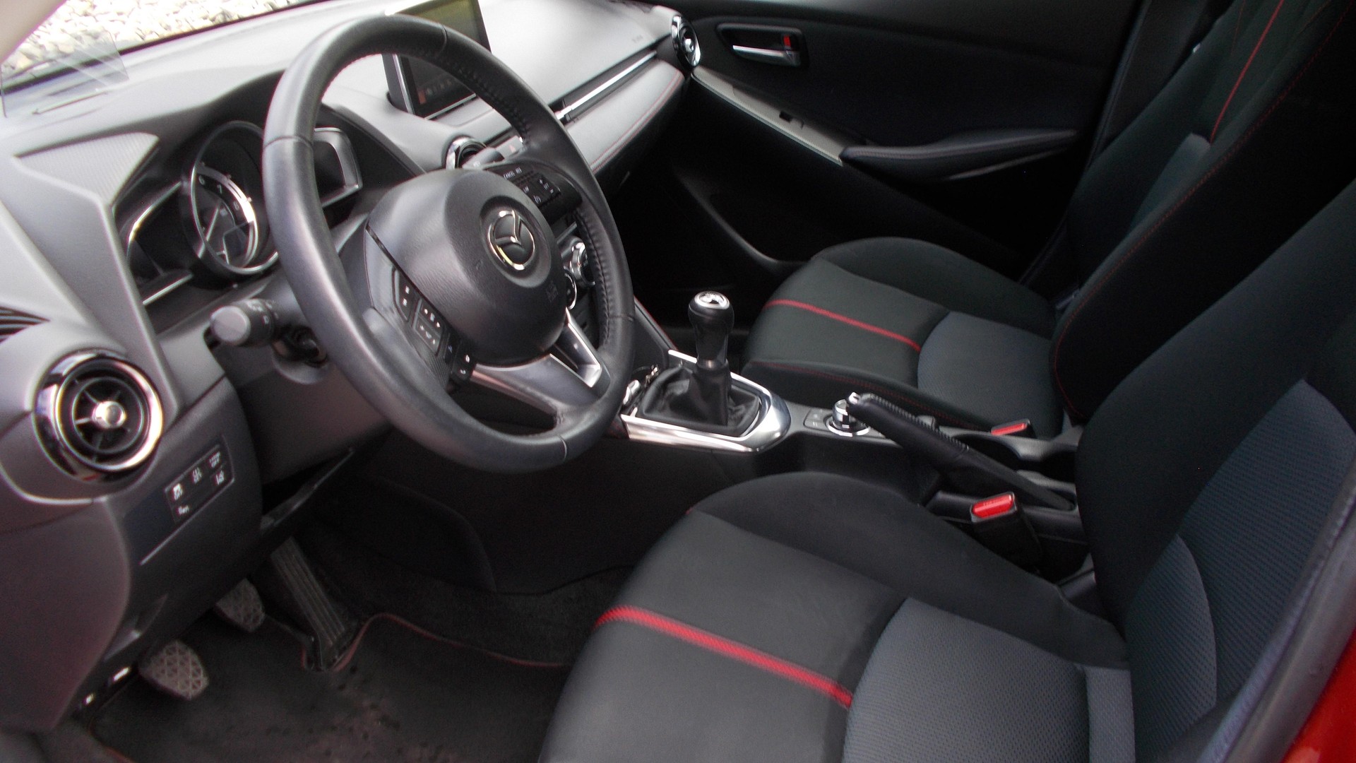 MAZDA 2 1.5i 16V Skyactiv-G Revolution-image-6