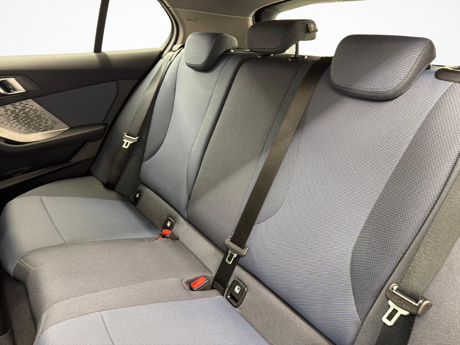 BMW 1er Reihe F70 116-image-10