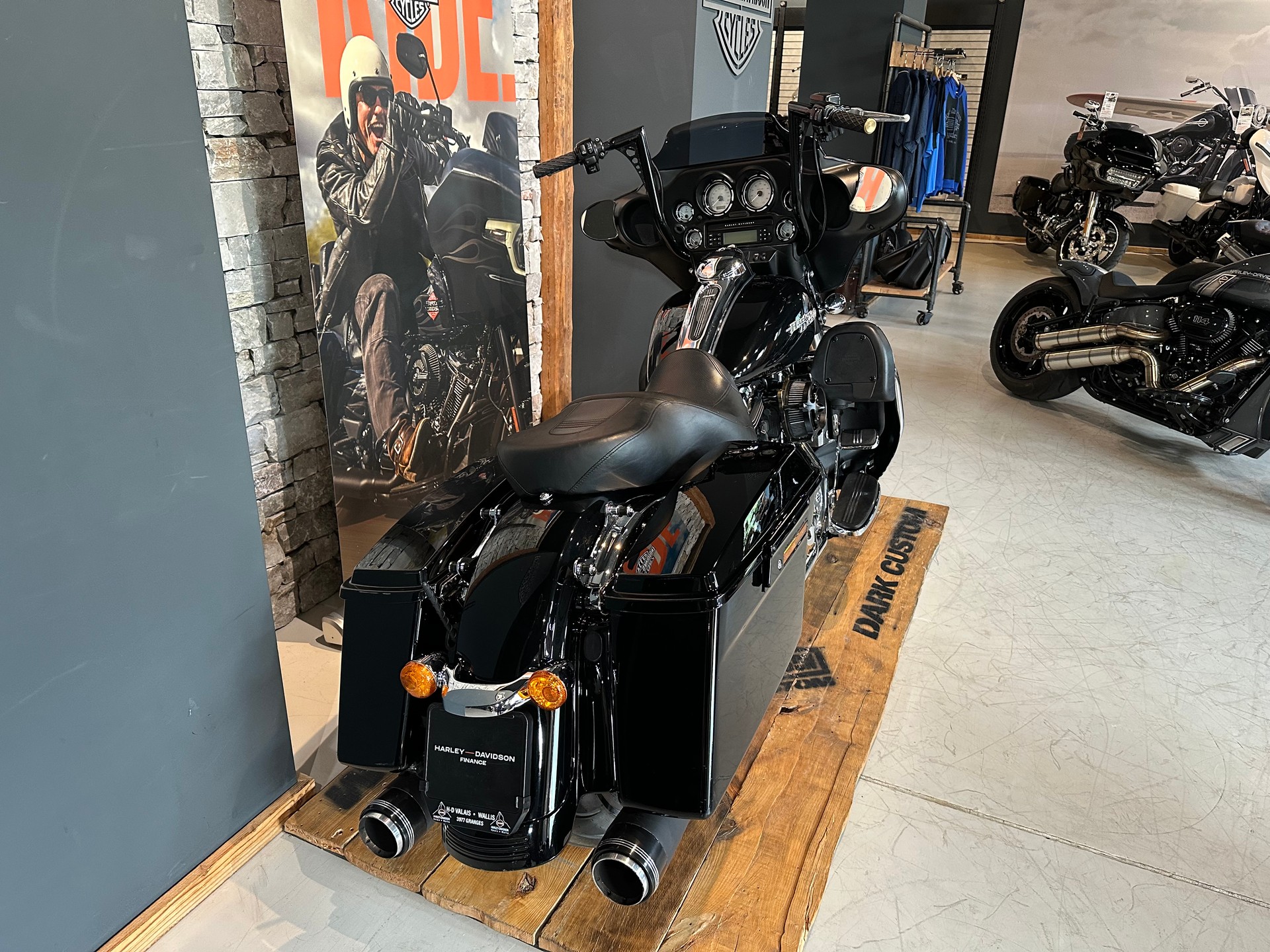 HARLEY-DAVIDSON FLHX Street Glide ABS-showroom-element-2