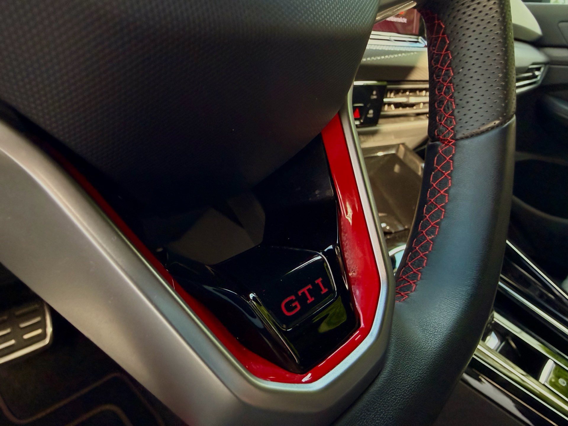 VW Golf GTI CLUBSPORT-image-28