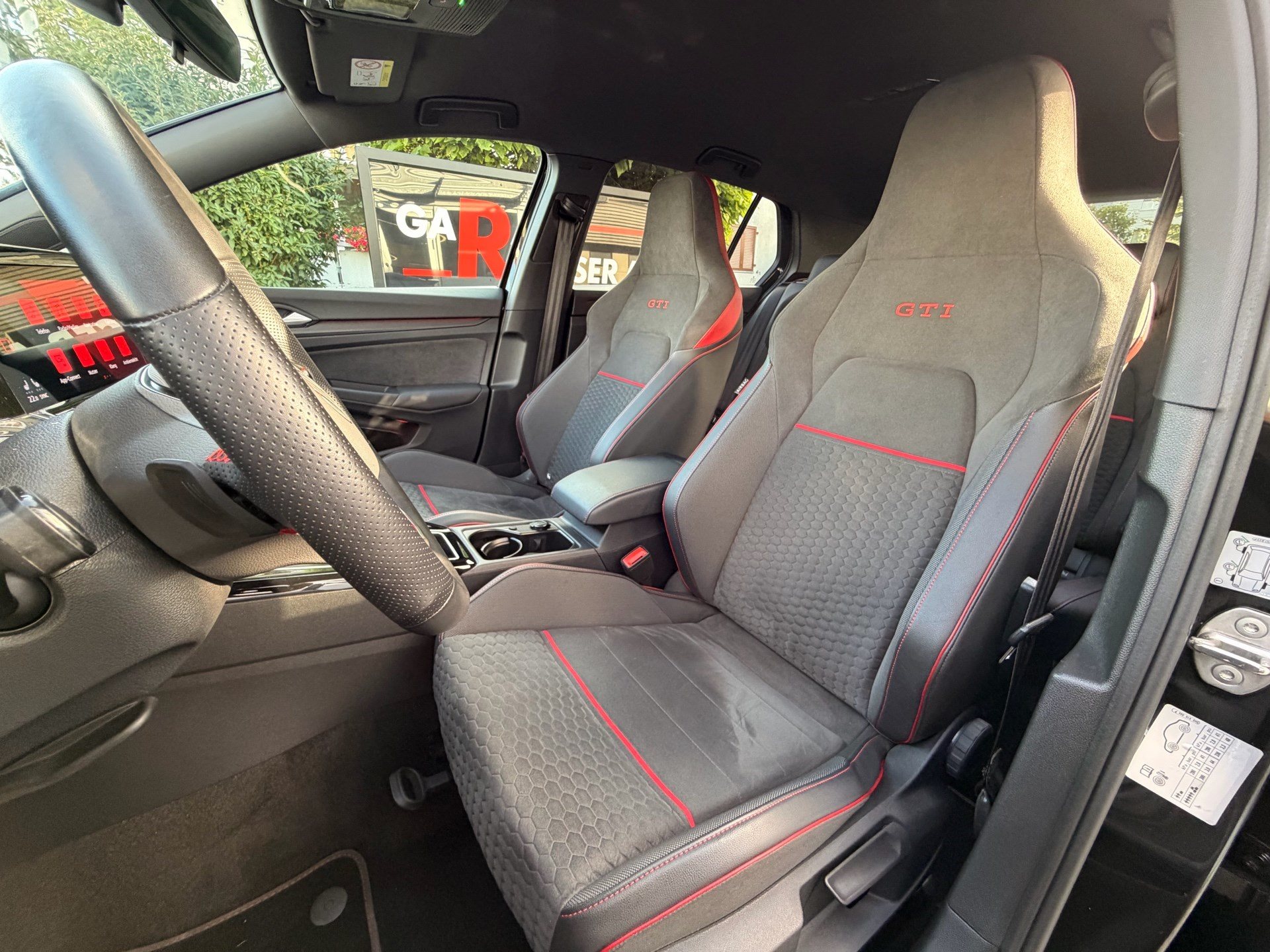 VW Golf GTI CLUBSPORT-image-8