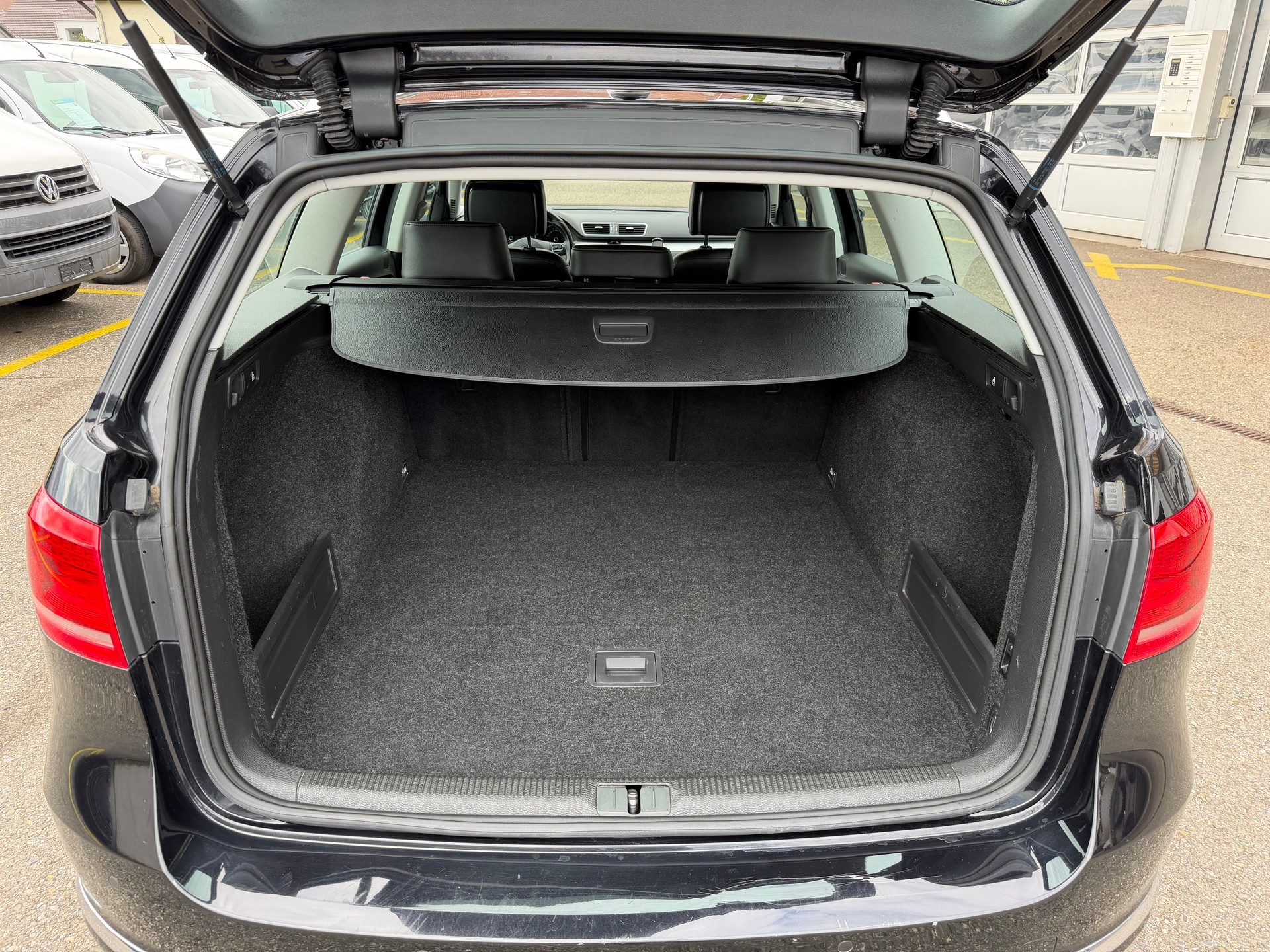 VW Passat Variant 2.0 TDI BMT Highline-image-15