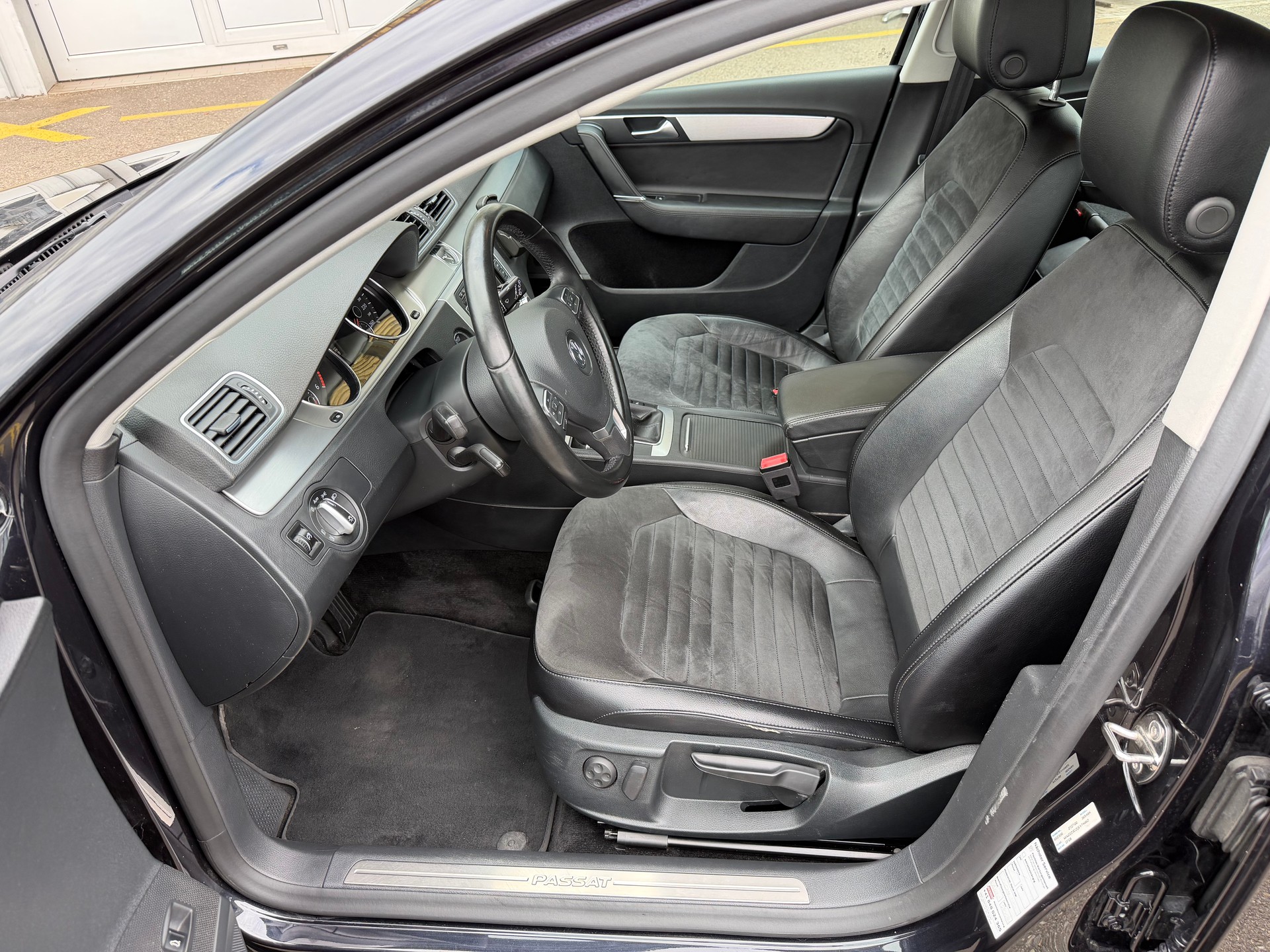 VW Passat Variant 2.0 TDI BMT Highline-image-8