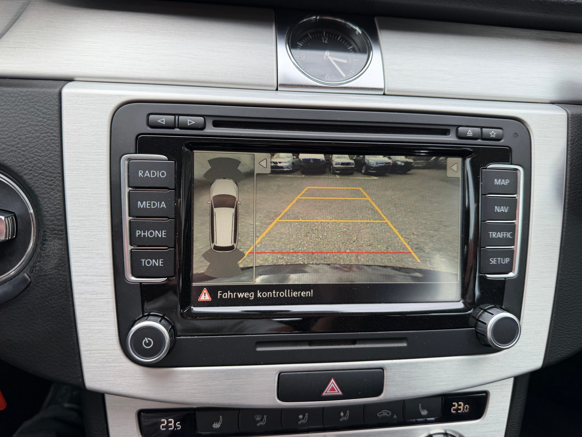 VW Passat Variant 2.0 TDI BMT Highline-image-11